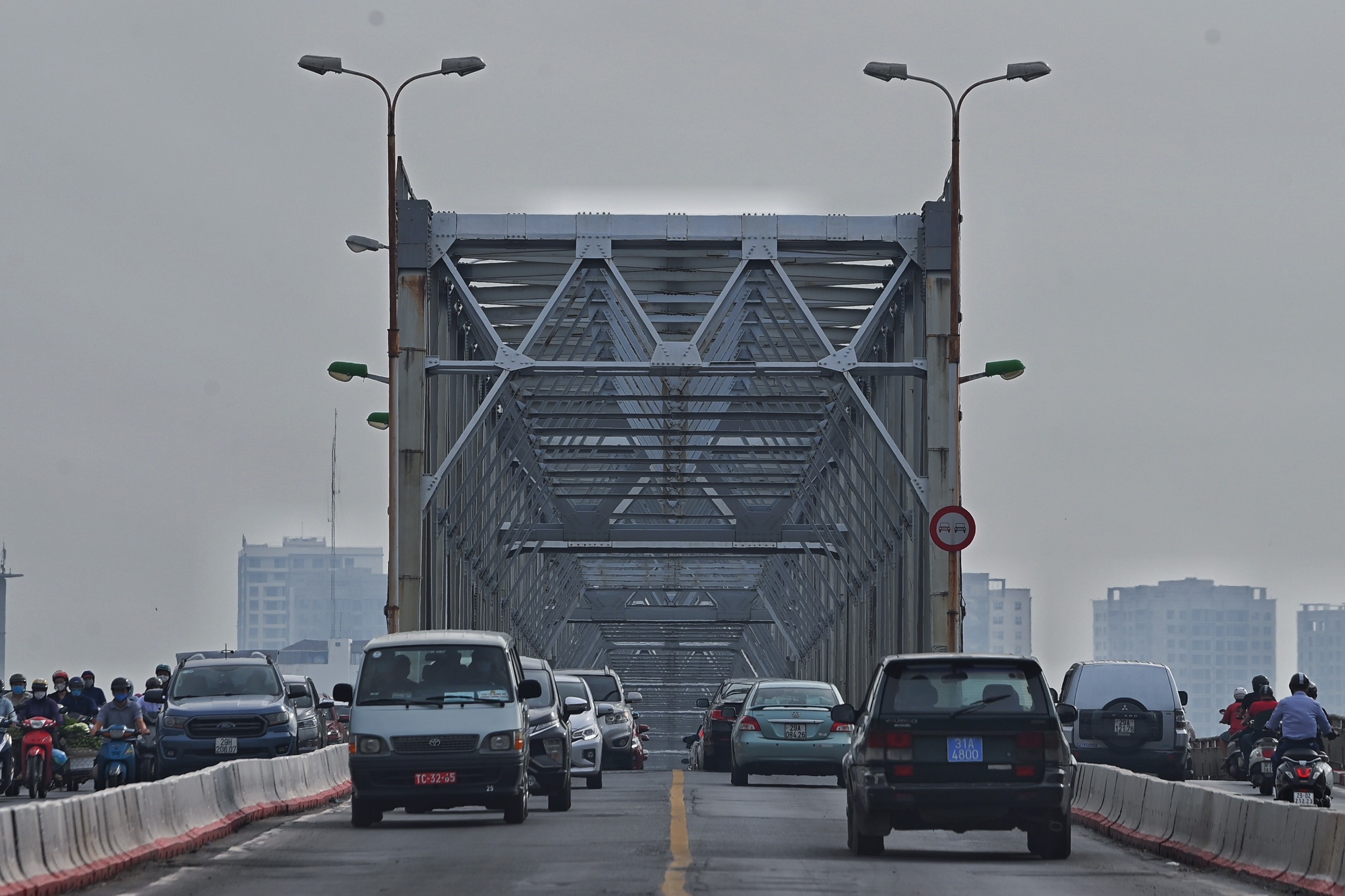 giao thong Ha Noi sau noi long gian cach anh 2