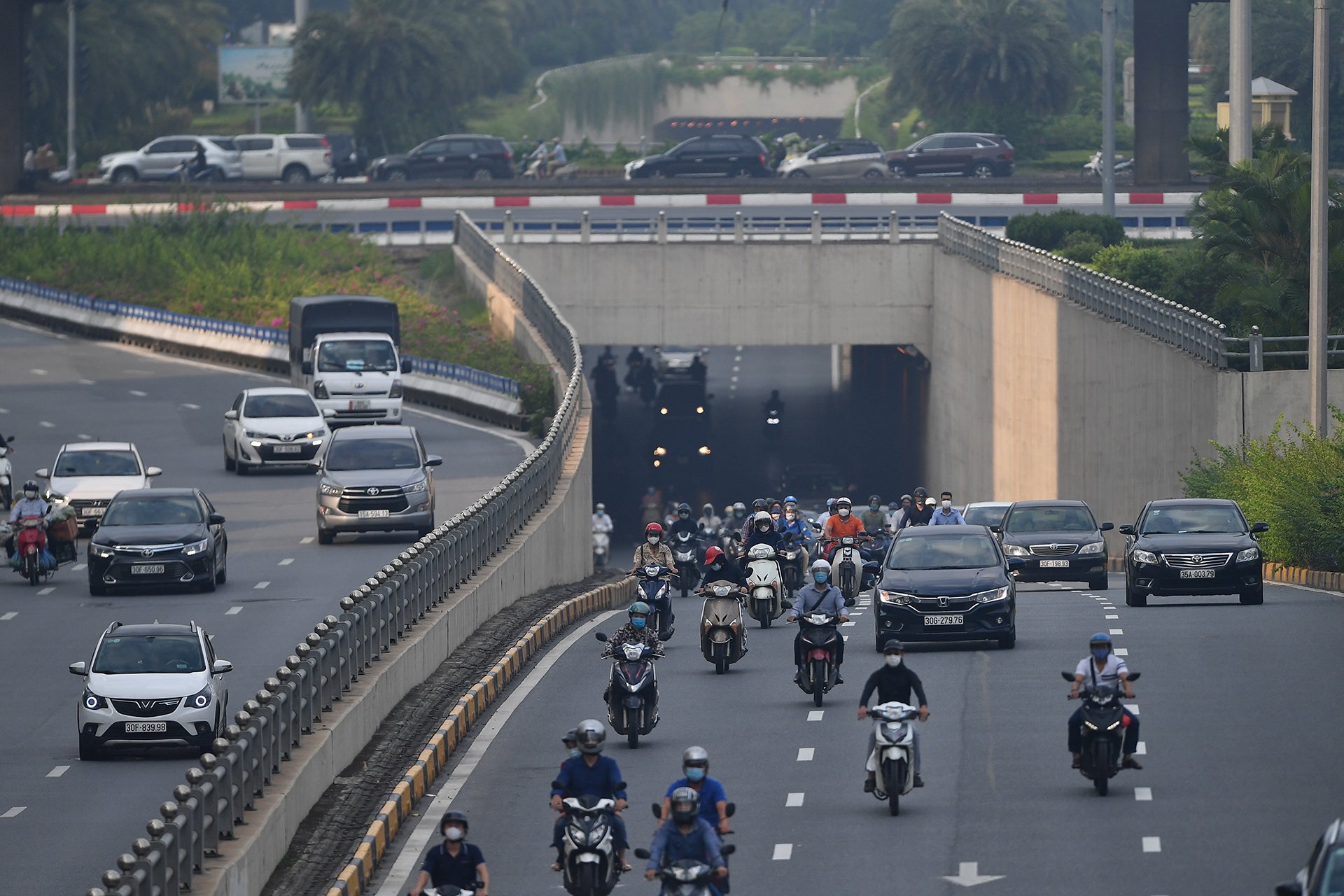 dong nguoi do ra duong anh 14