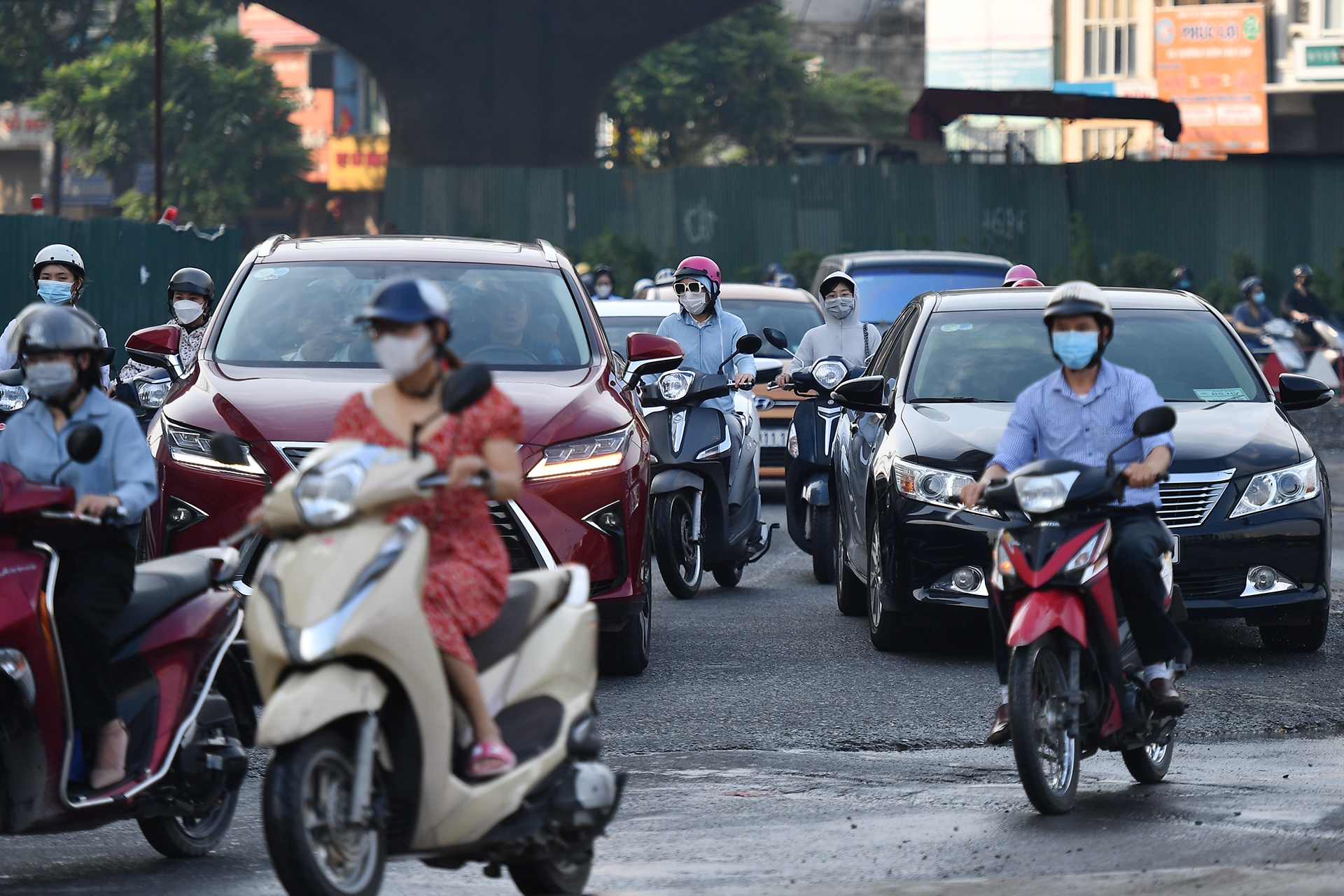 dong nguoi do ra duong anh 6