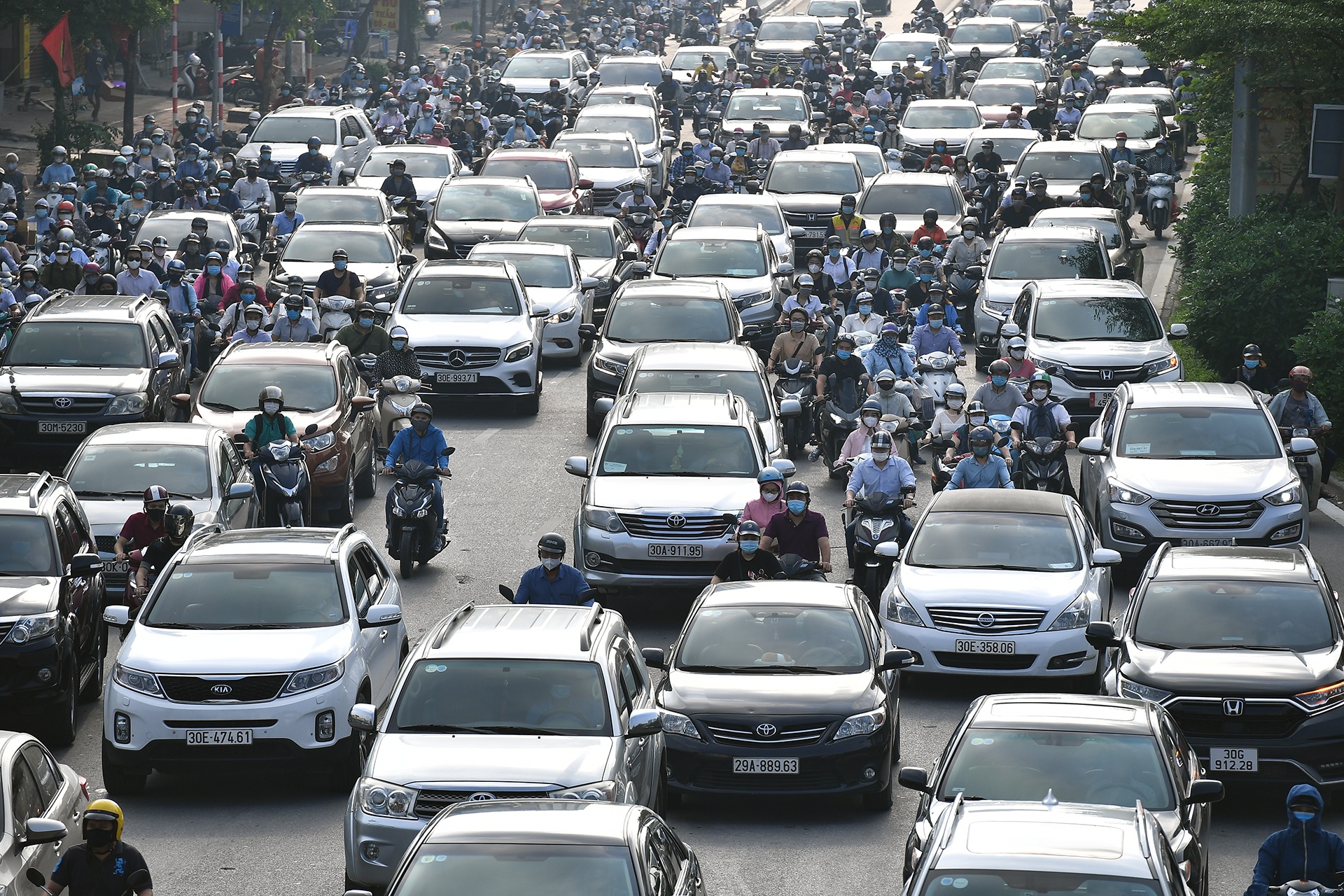 dong nguoi do ra duong anh 15