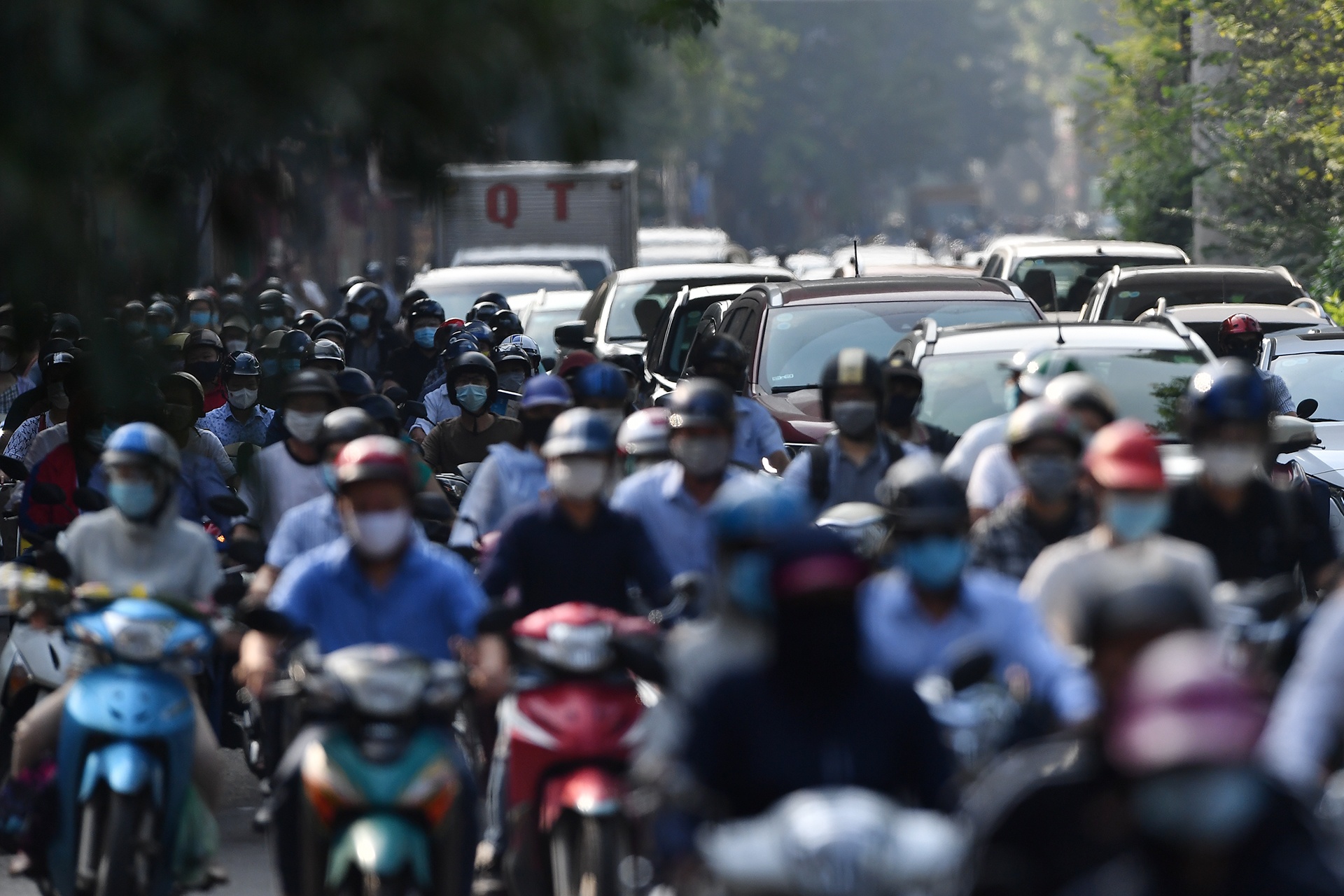 dong nguoi do ra duong anh 11