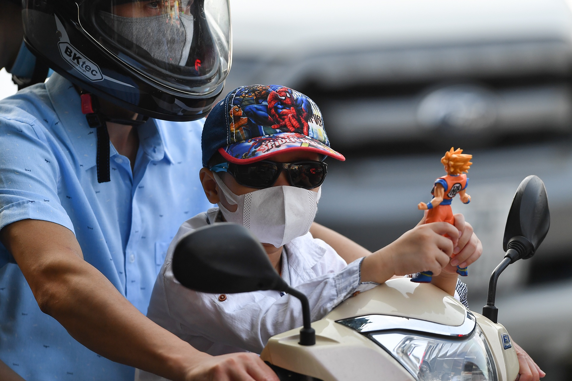 dong nguoi do ra duong anh 20