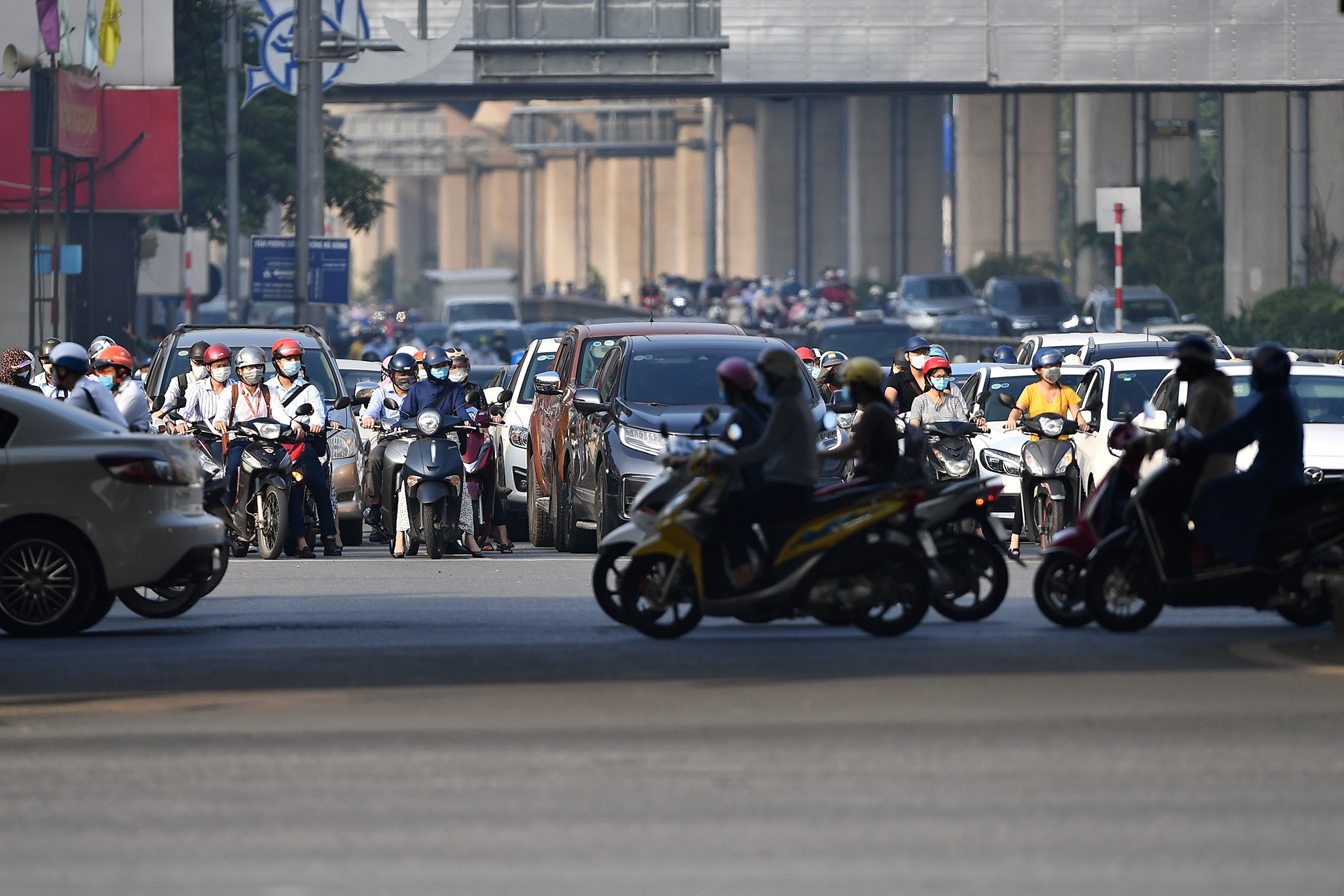 dong nguoi do ra duong anh 4