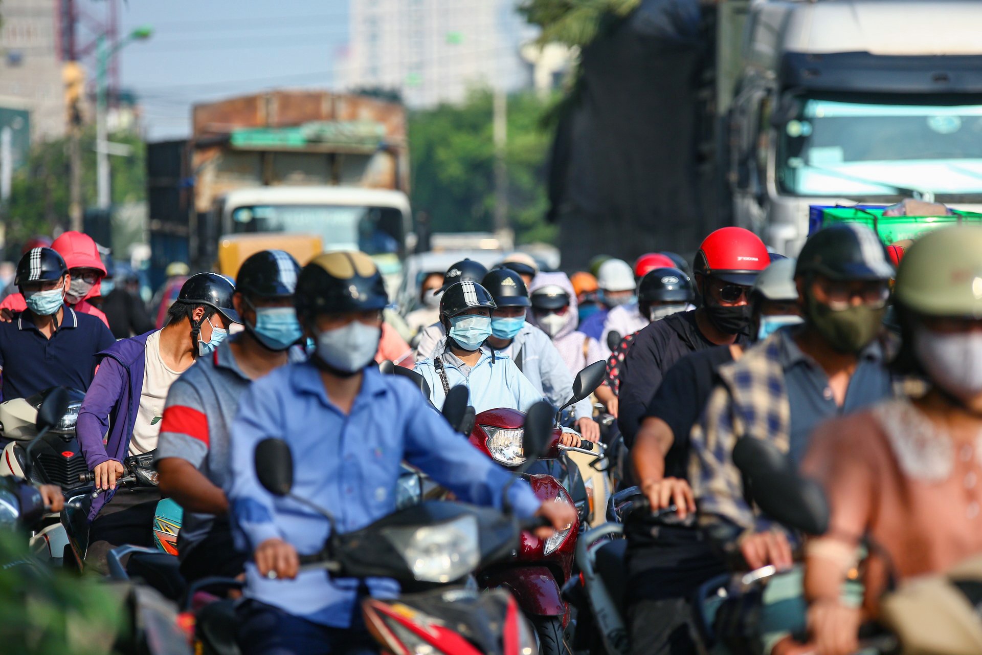 dong nguoi do ra duong anh 18
