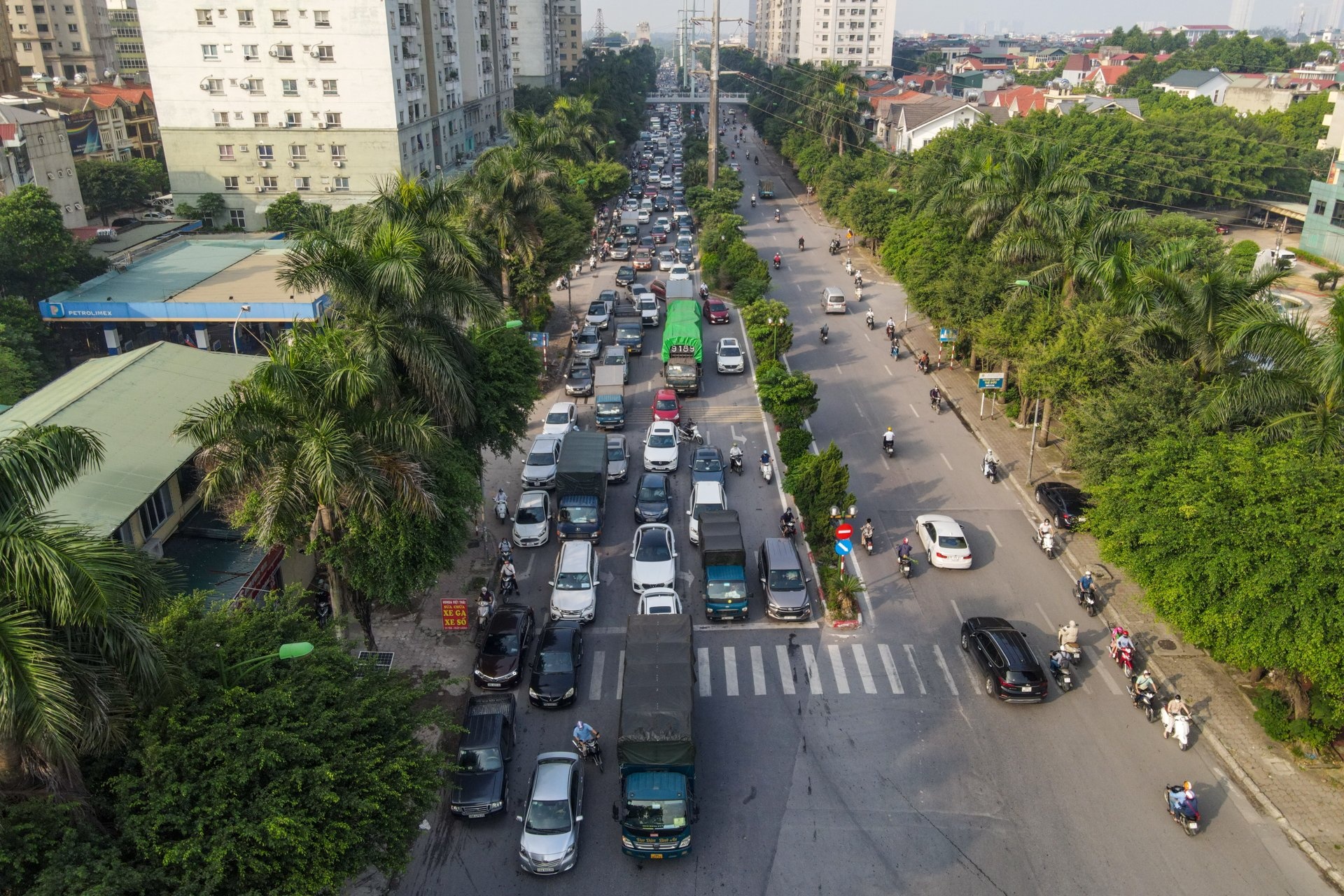 dong nguoi do ra duong anh 17