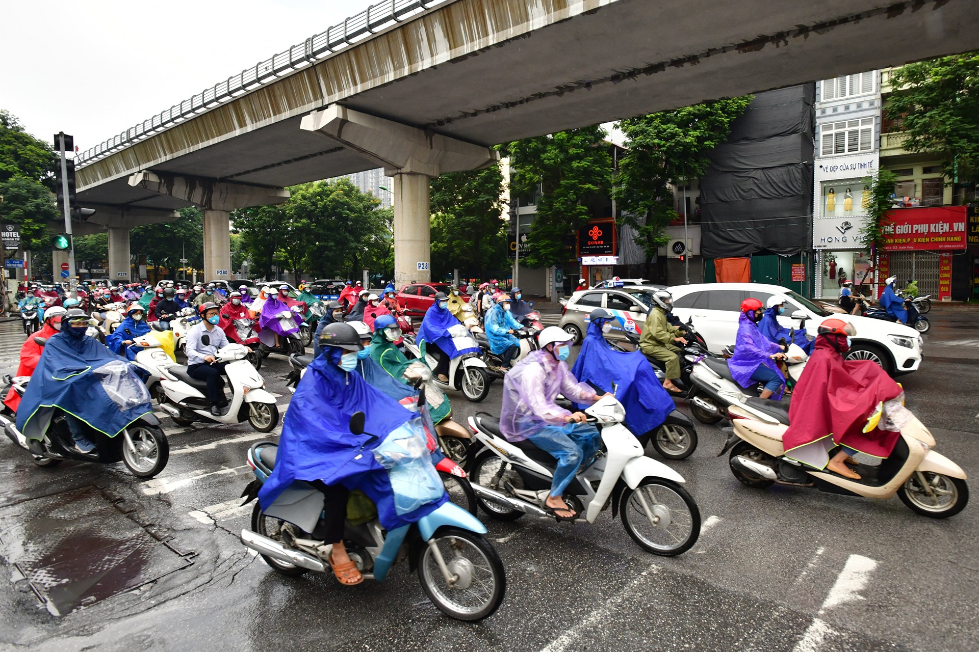 mua khien duong pho Ha Noi un tac anh 9