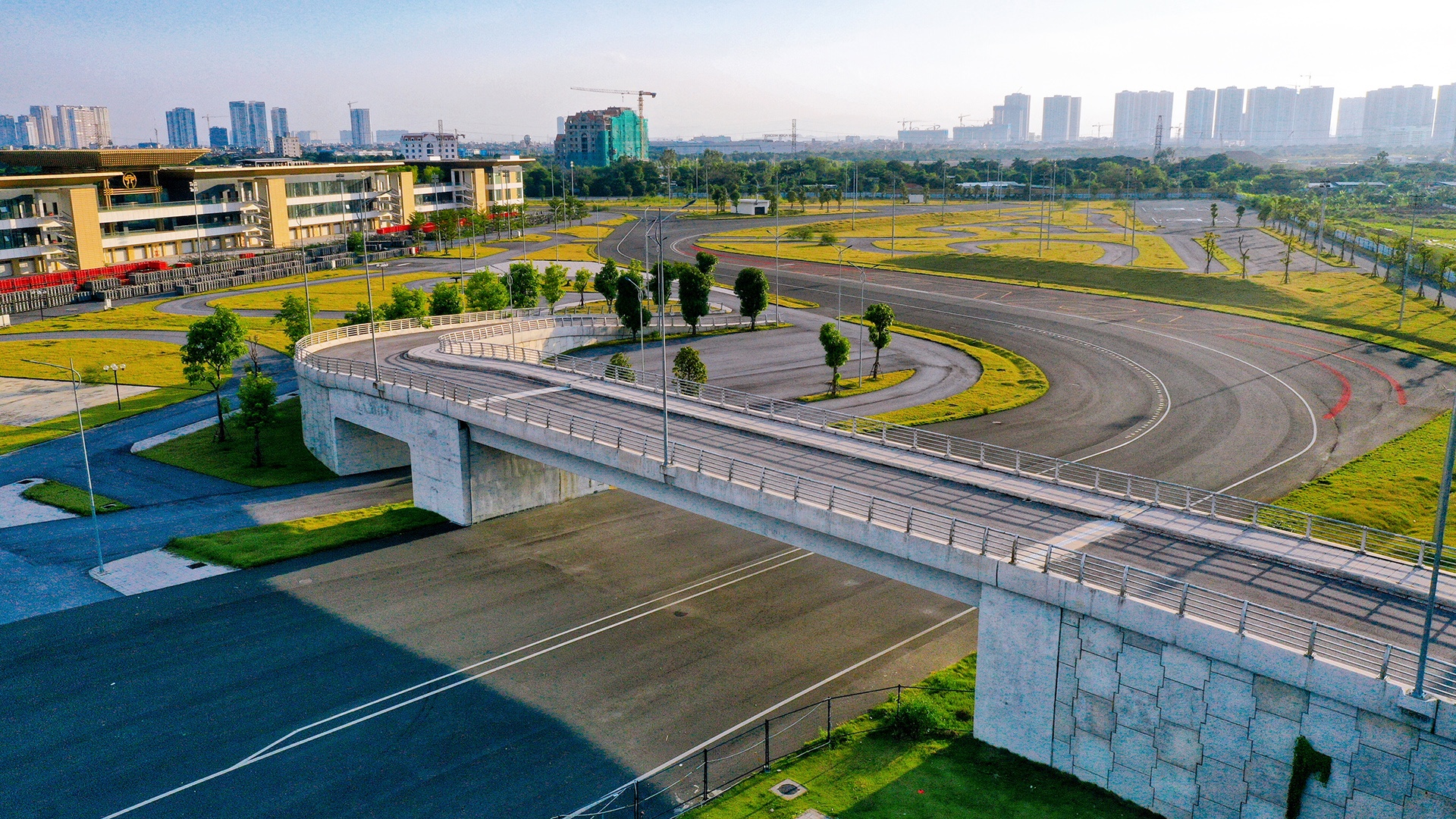 duong dua F1 bi bo hoang ra sao anh 2
