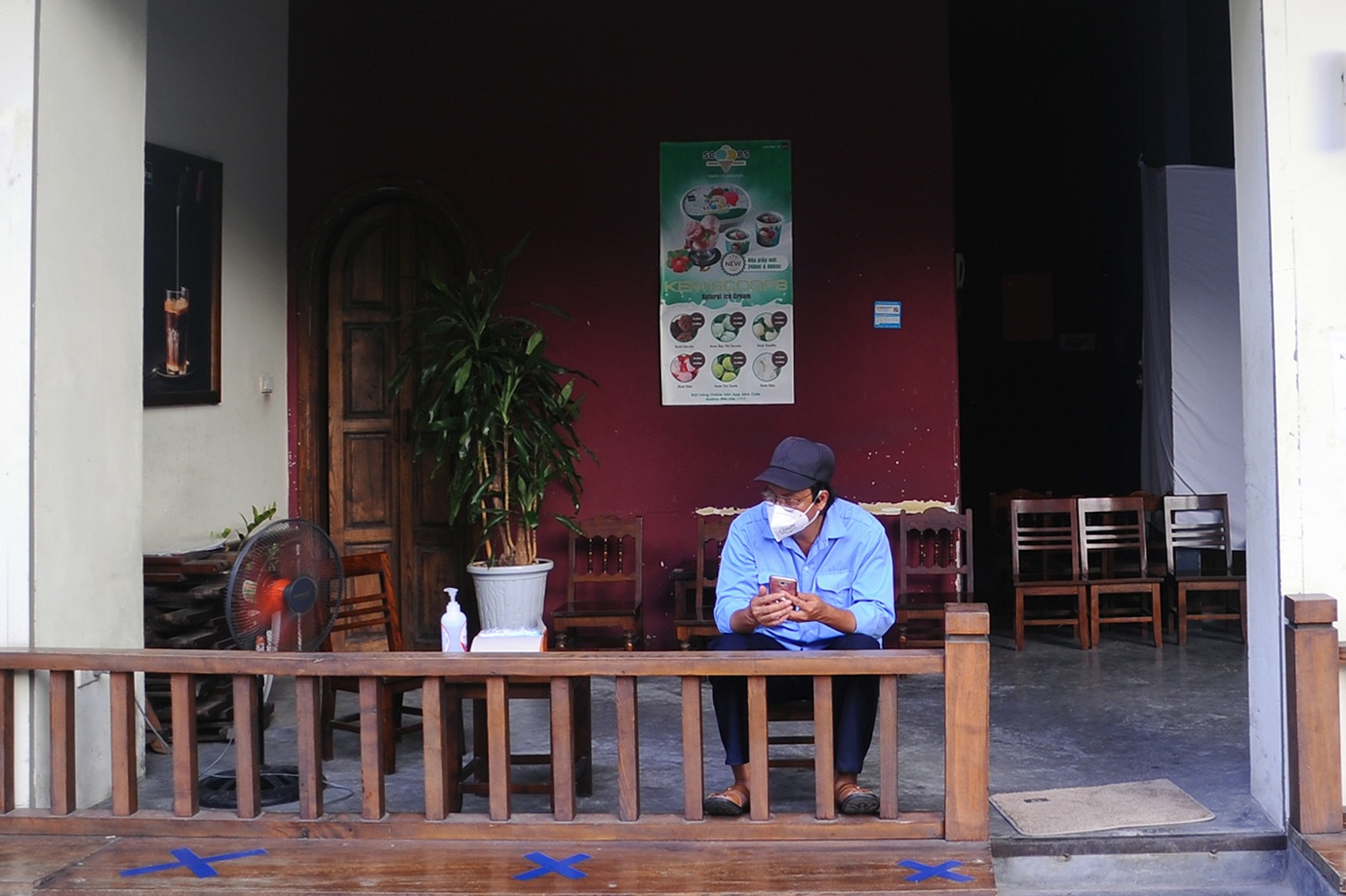 Khong duoc ngoi han huyen tai cho, cac quan ca phe Ha Noi e am hinh anh