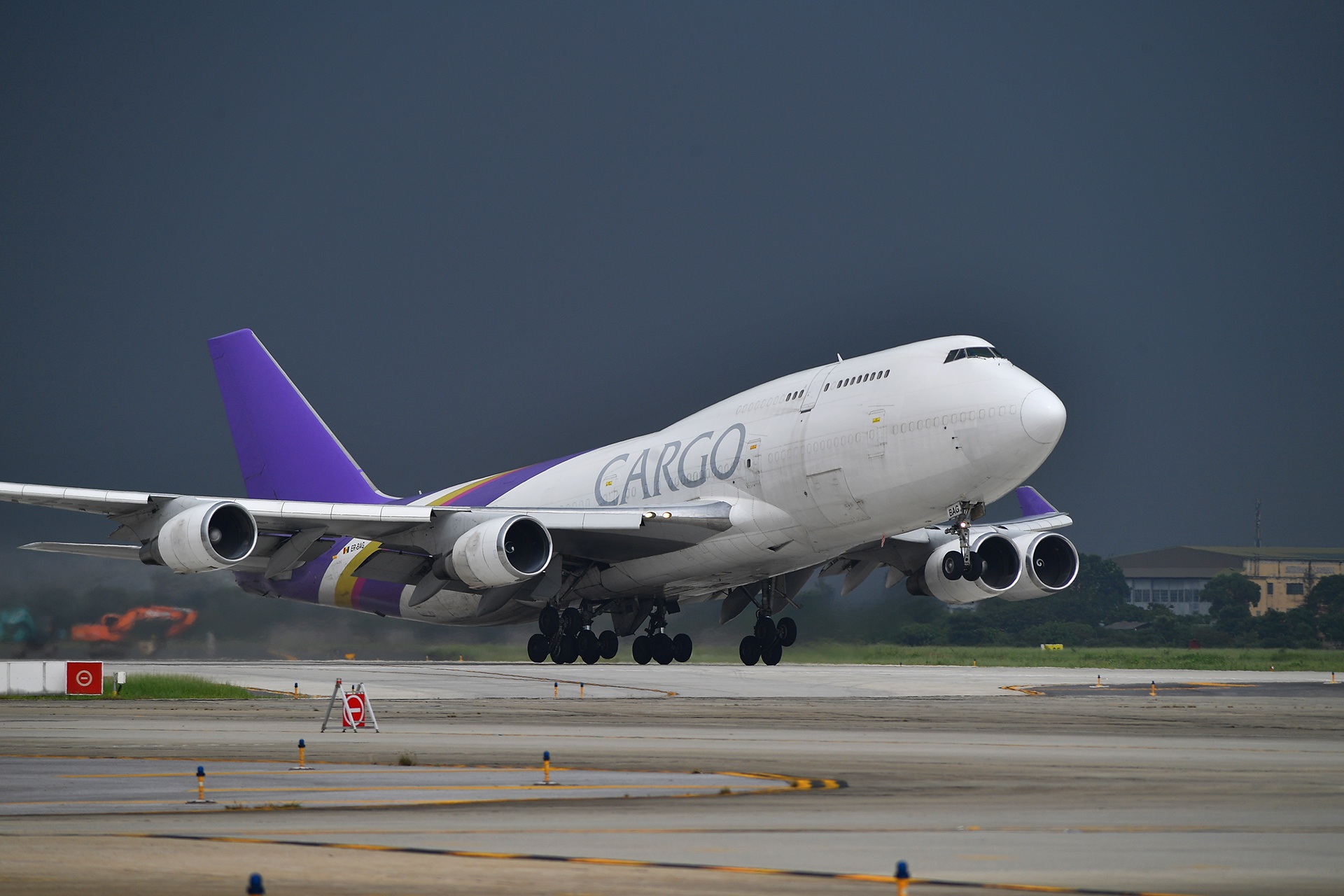 san bay Noi Bai truoc ngay bay tro lai anh 13