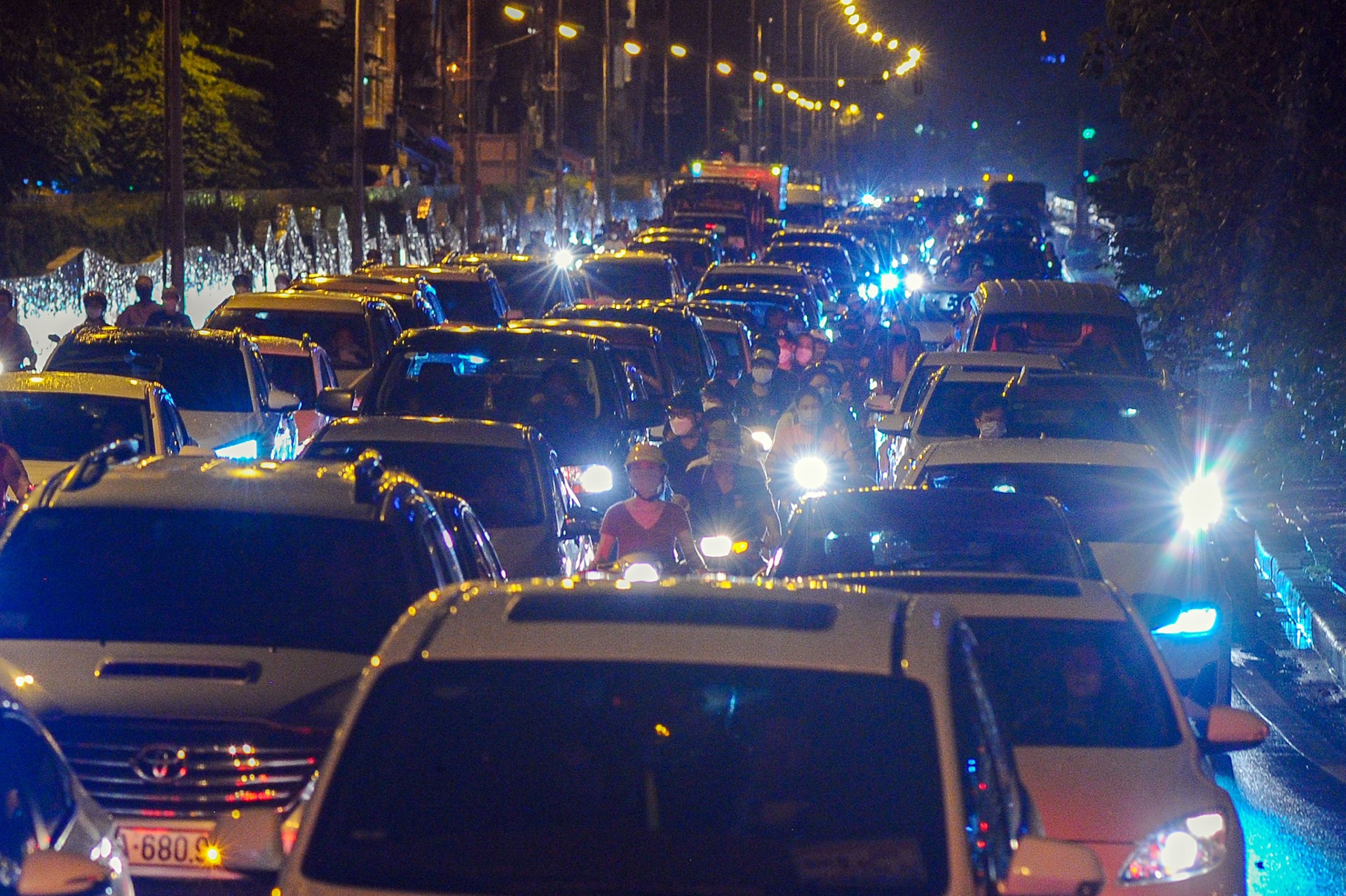 mua gio gay un tac giao thong anh 14