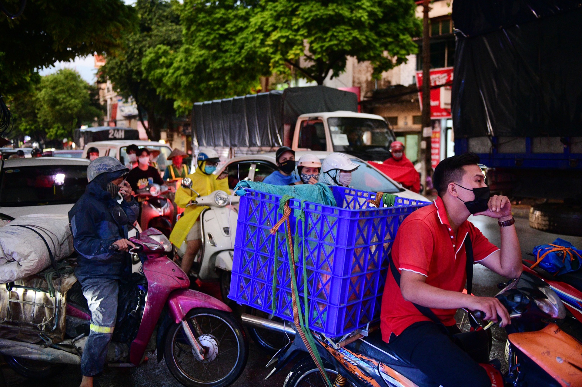 mua gio gay un tac giao thong anh 7