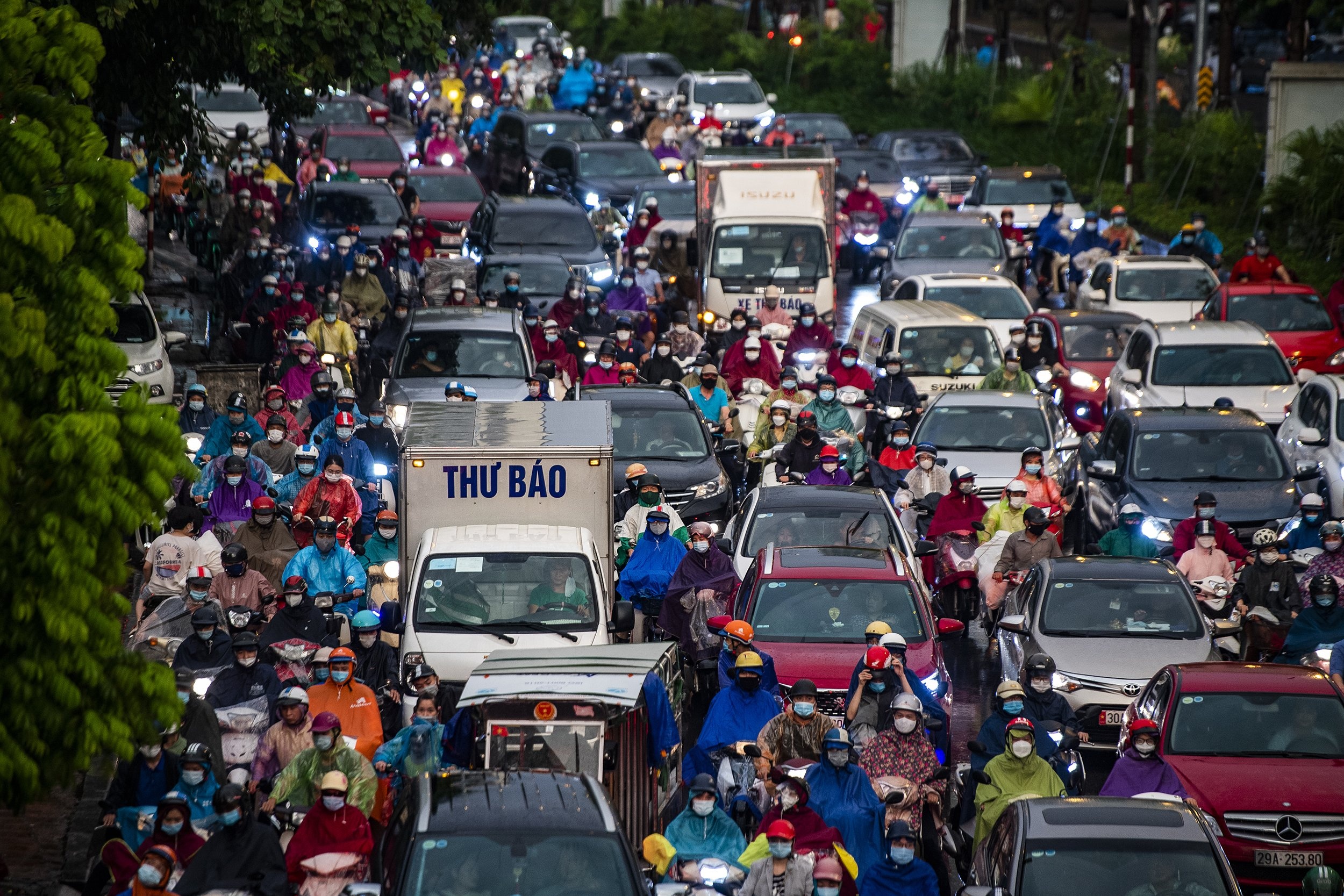 mua gio gay un tac giao thong anh 10