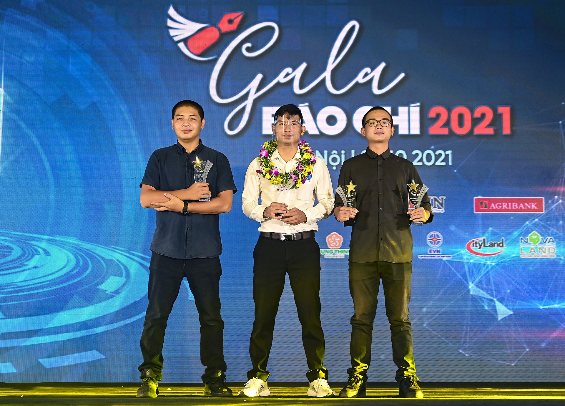 Cuoc thi anh Khoanh khac bao chi Zing doat giai anh 1