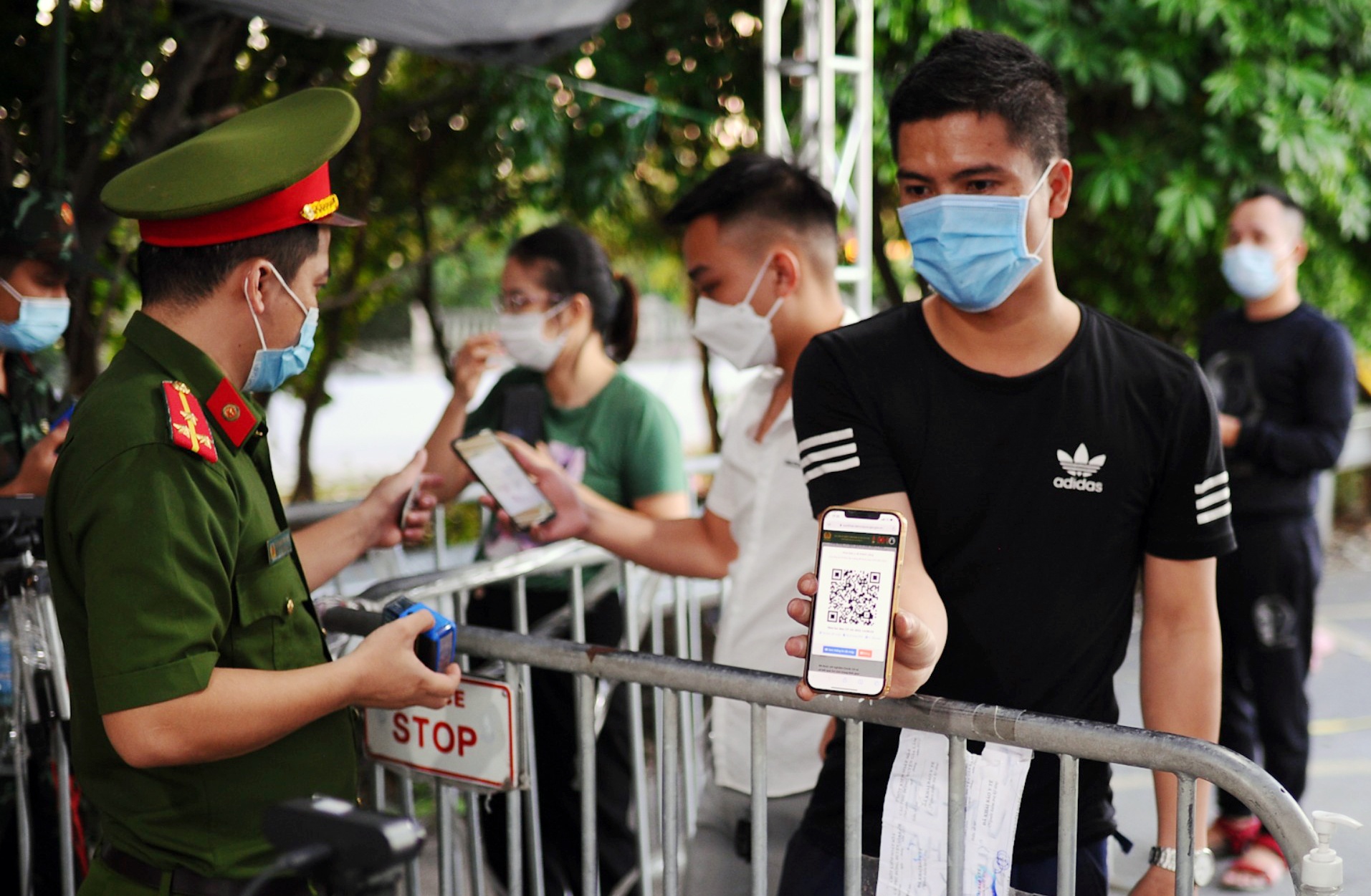 kiem soat chat o cua ngo vao Ha Noi anh 2