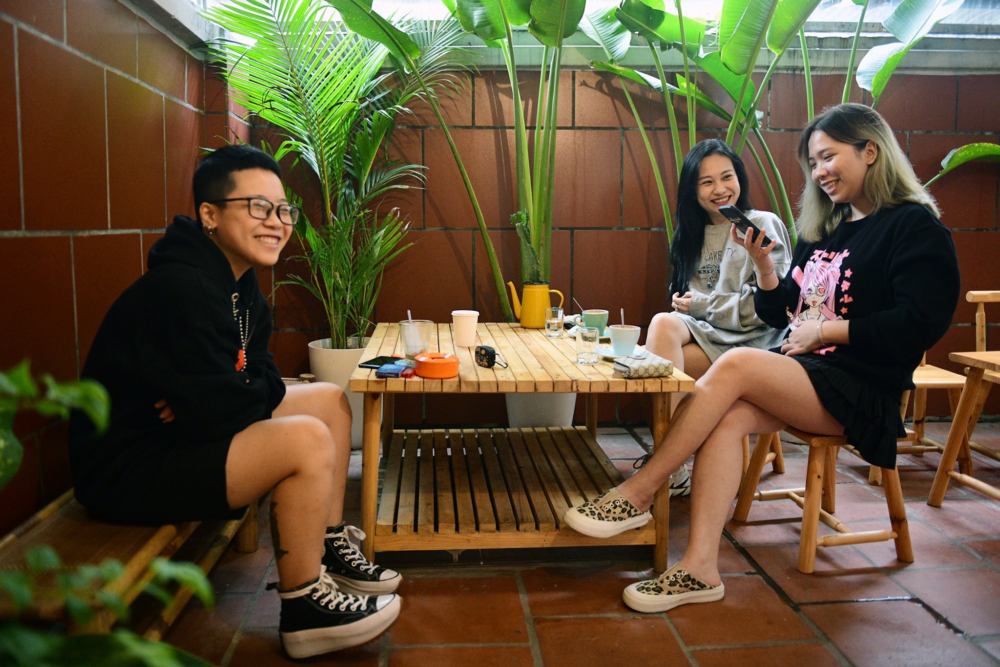 hang quan tiep khach ngay dau anh 14