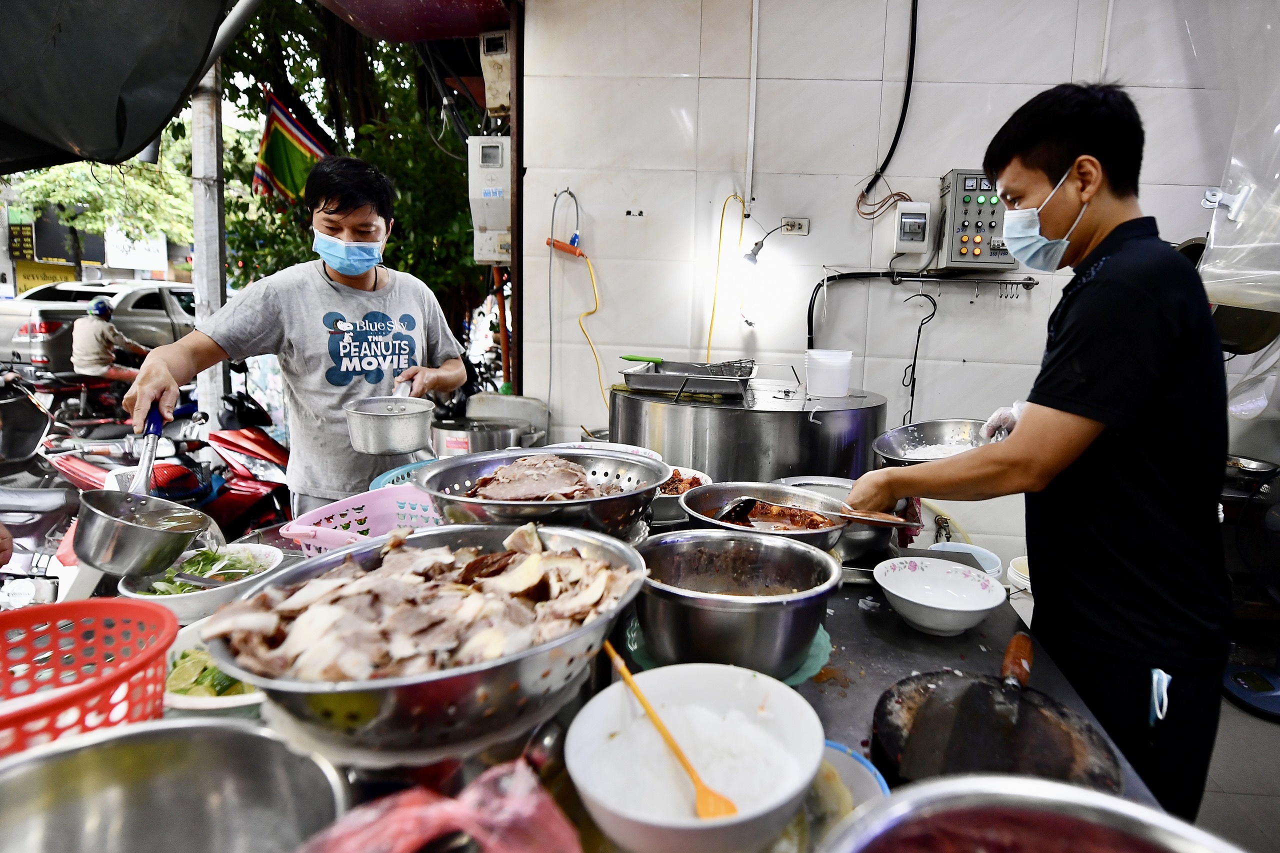 an uong tai cho ngay dau duoc hoat dong anh 3