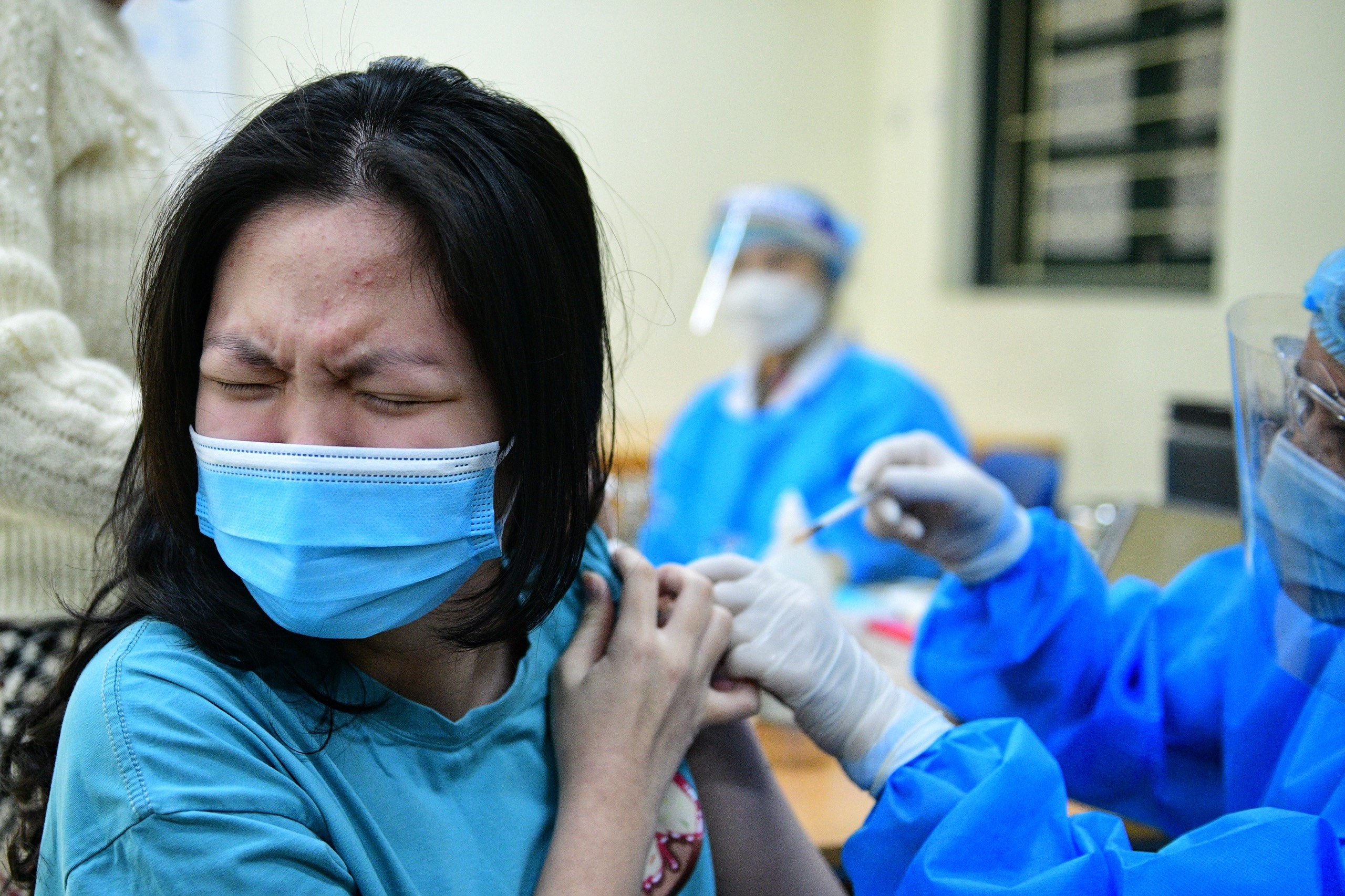 Nhung hoc sinh dau tien o Ha Noi duoc tiem vaccine ngua Covid-19 hinh anh