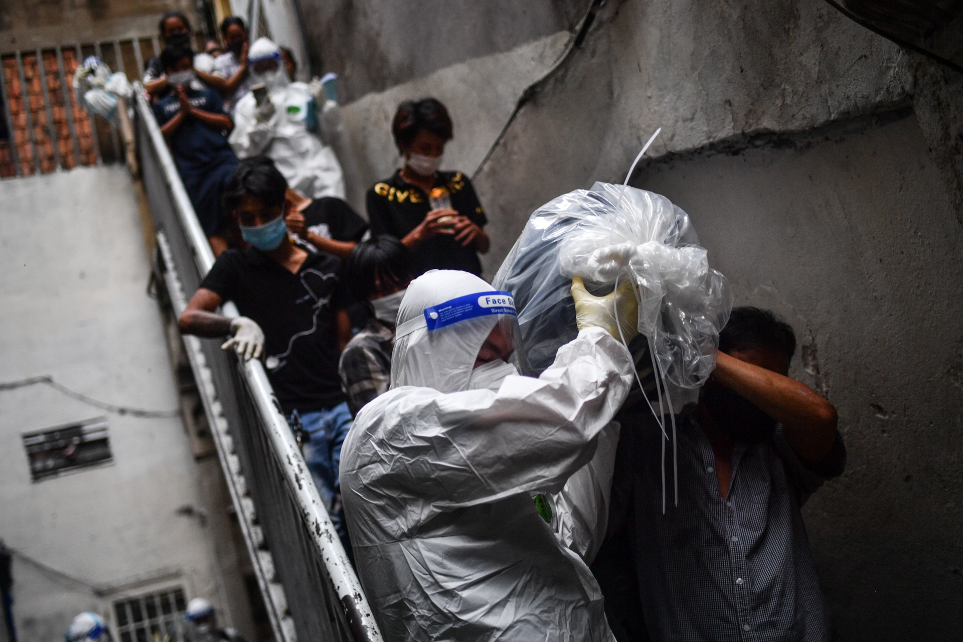 chuyen tac nghiep cua phong vien anh anh 6