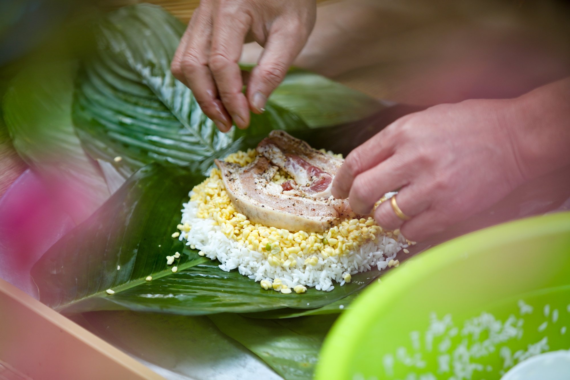 sum họp gói bánh chưng trước giao thừa ảnh 4 sum hop goi banh chung truoc giao thua anh 4