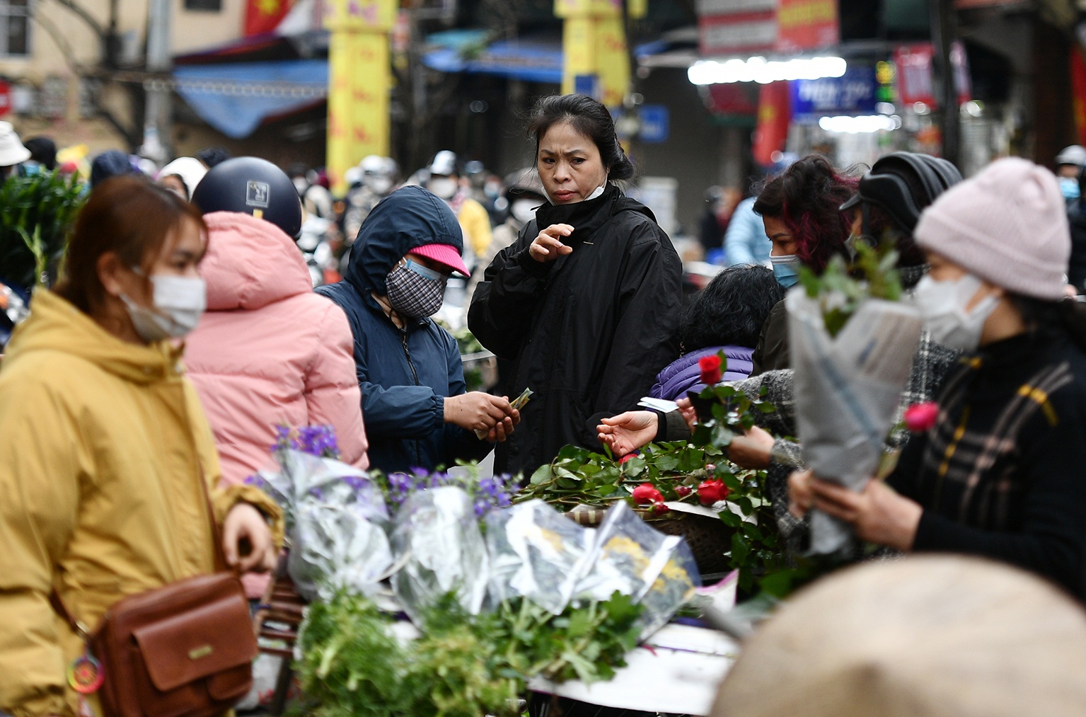 Mua ban nhanh o via he, long duong ngay cuoi nam hinh anh