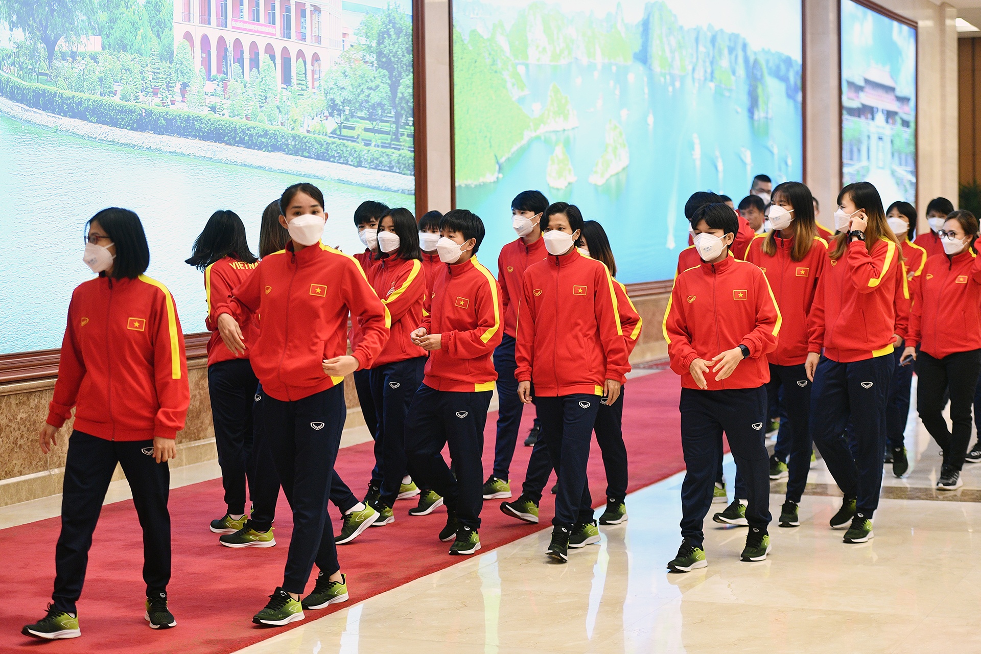 tuyen nu Viet Nam nhan huan chuong anh 1