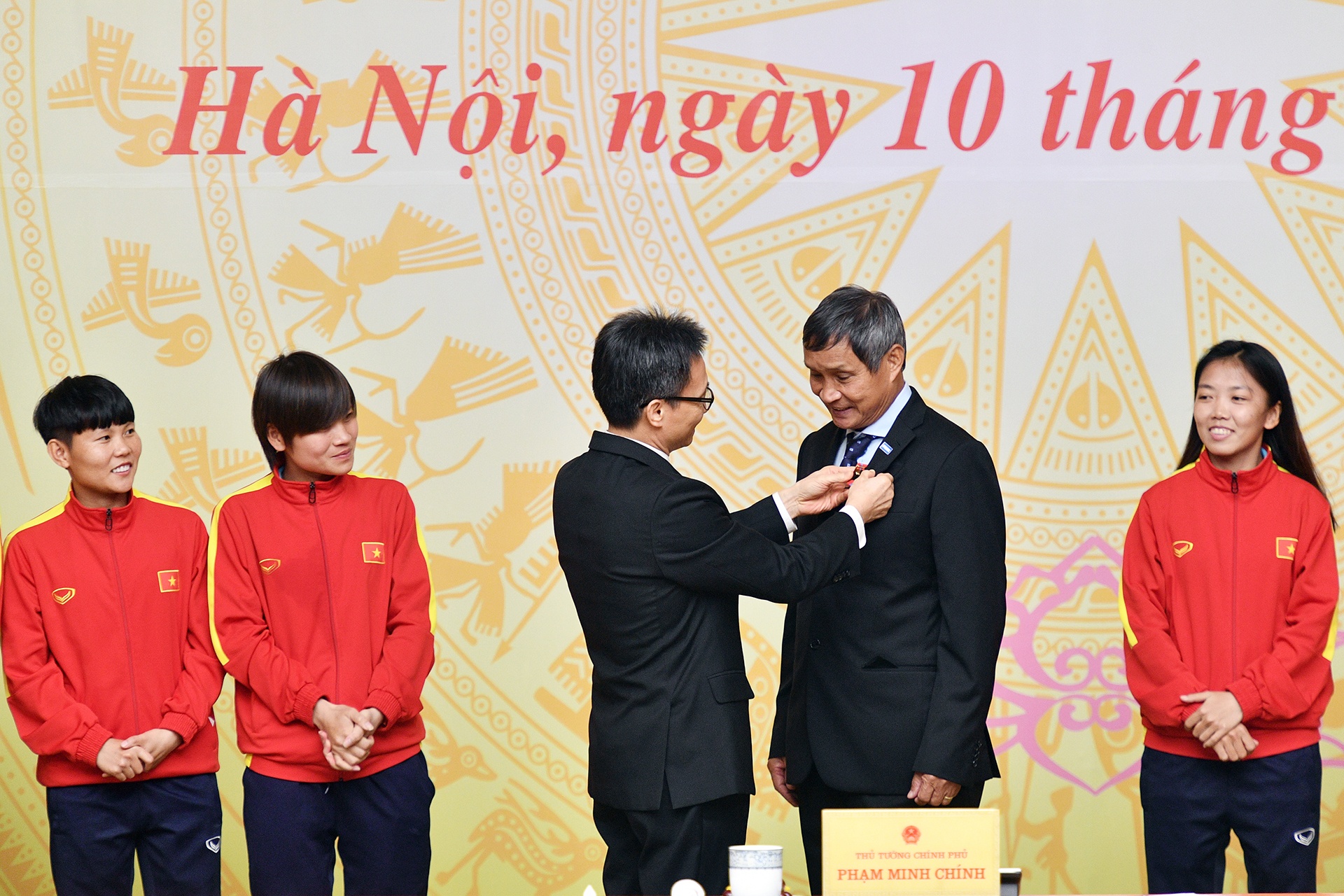 tuyen nu Viet Nam nhan huan chuong anh 8