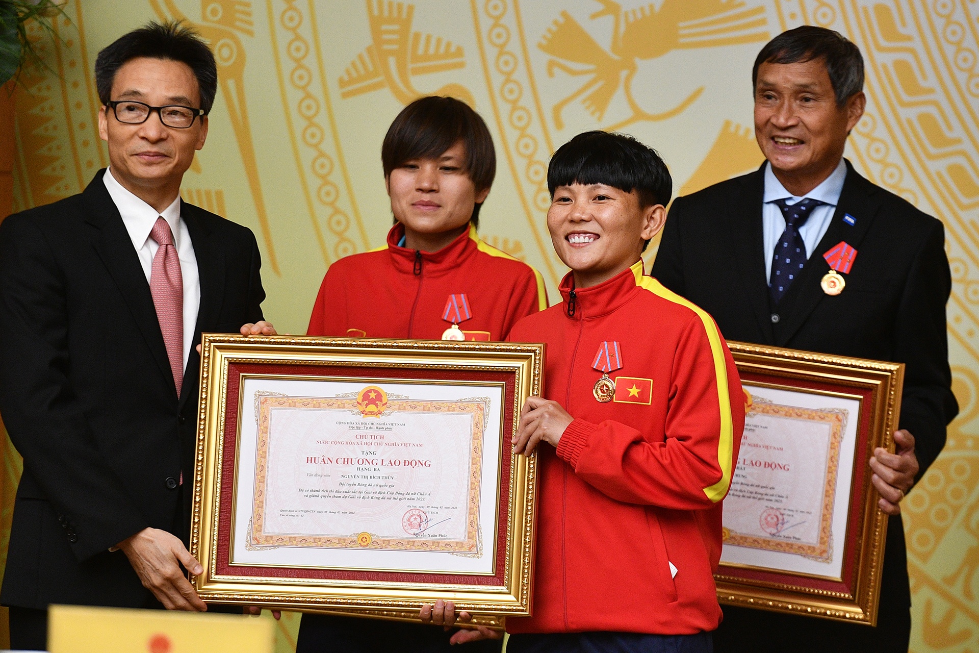 tuyen nu Viet Nam nhan huan chuong anh 9