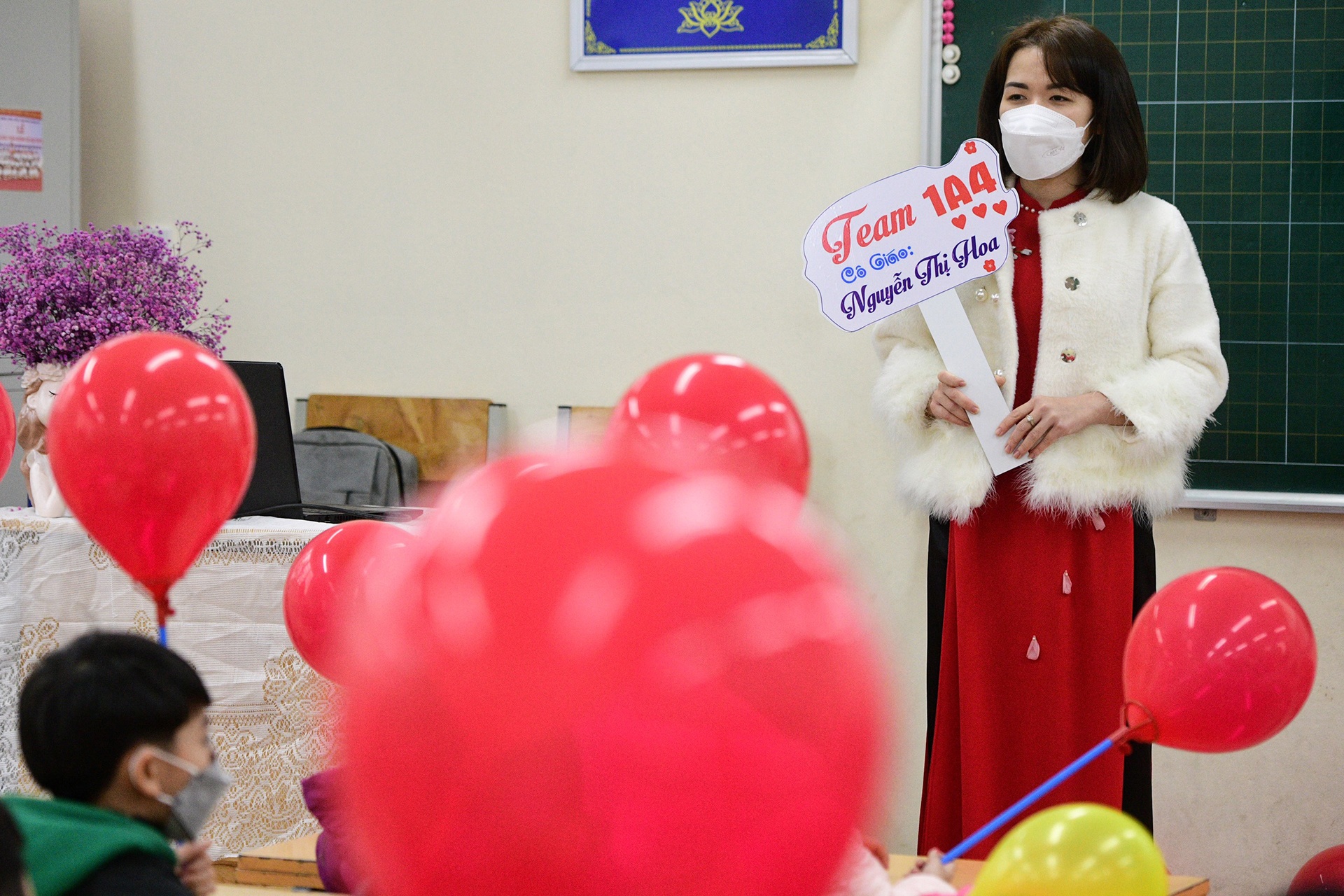 Hoc sinh tieu hoc den truong anh 9