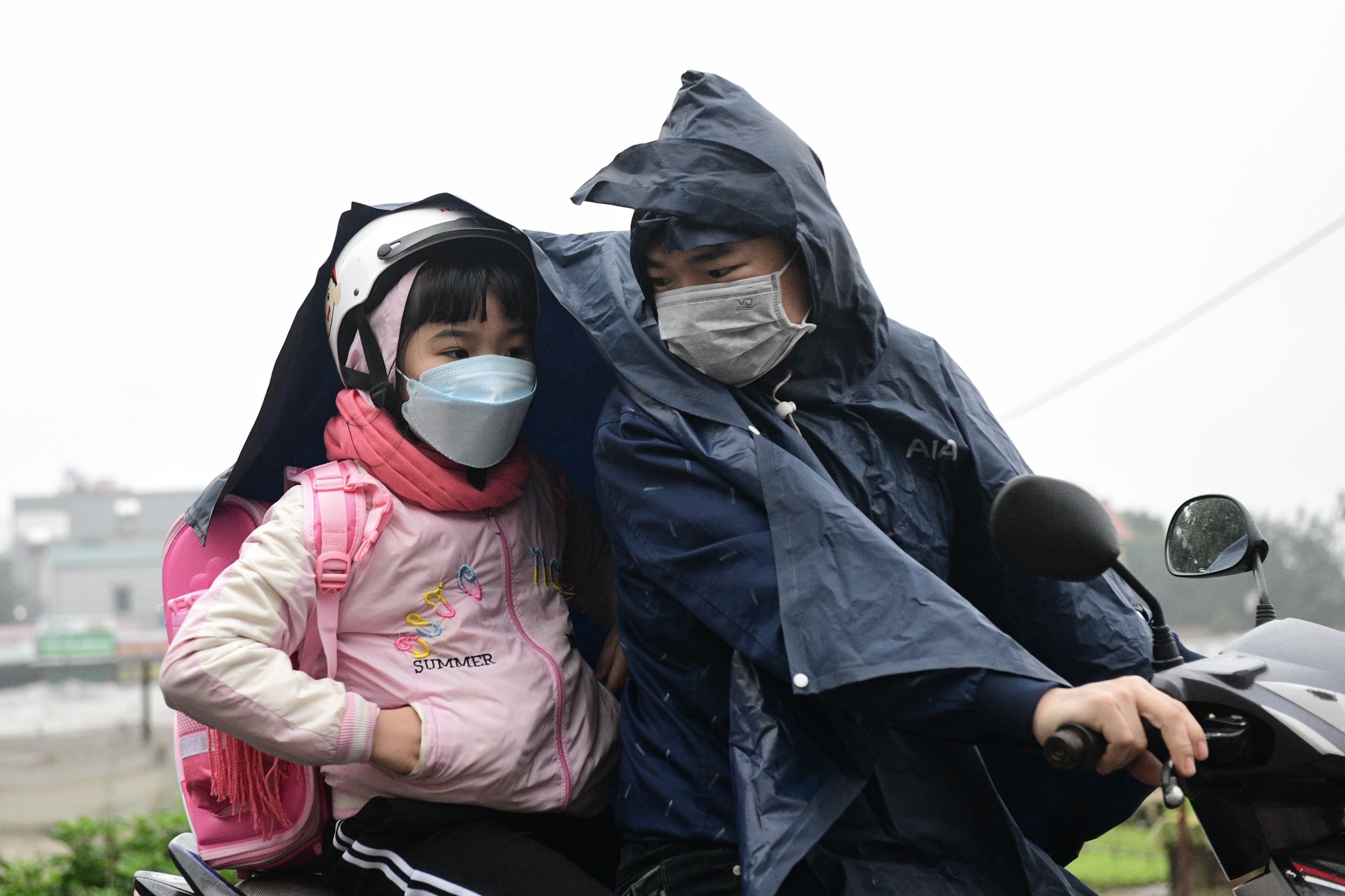 Hoc sinh tieu hoc den truong anh 2