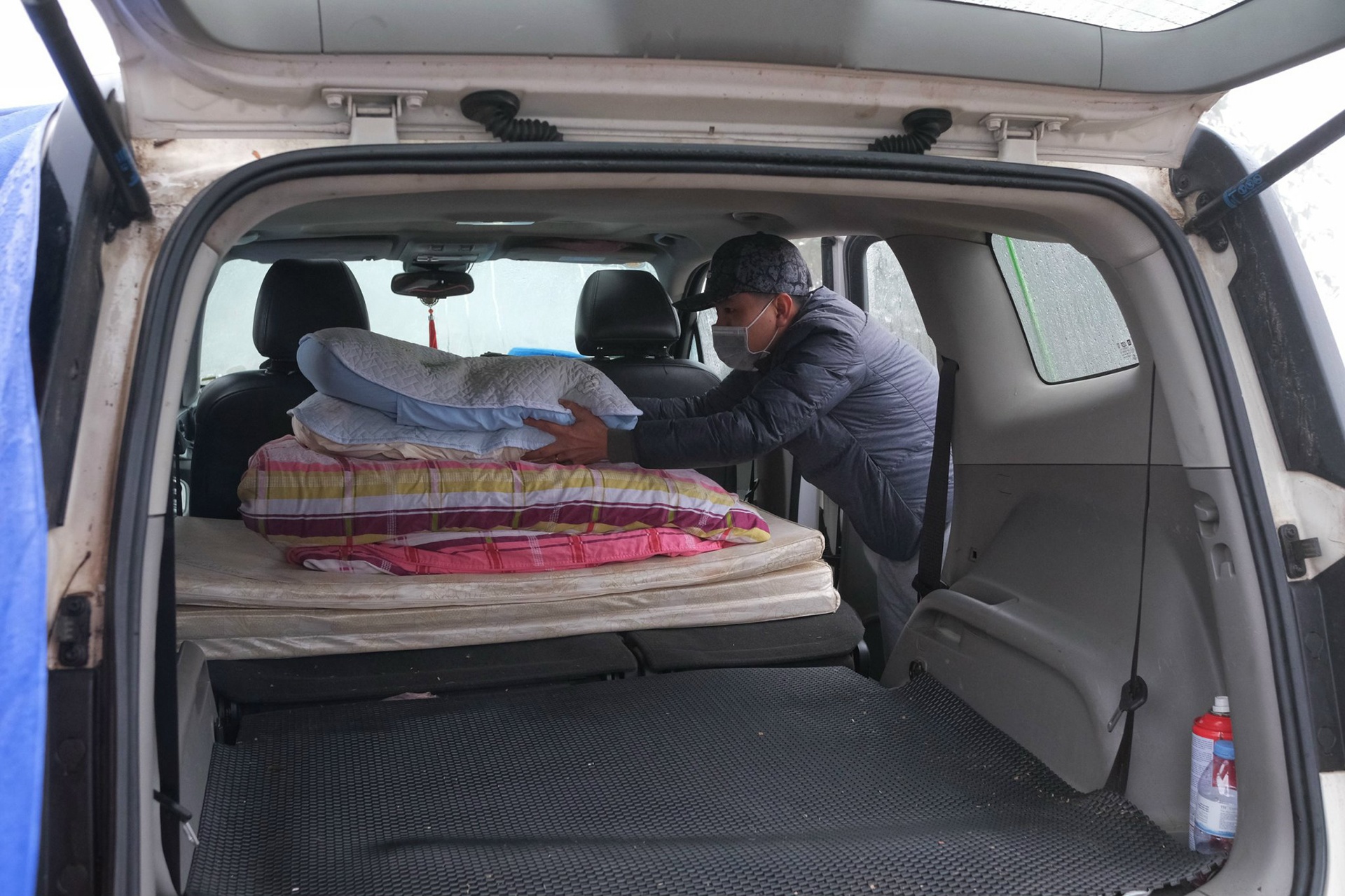 Y Ty mua bang gia anh 3