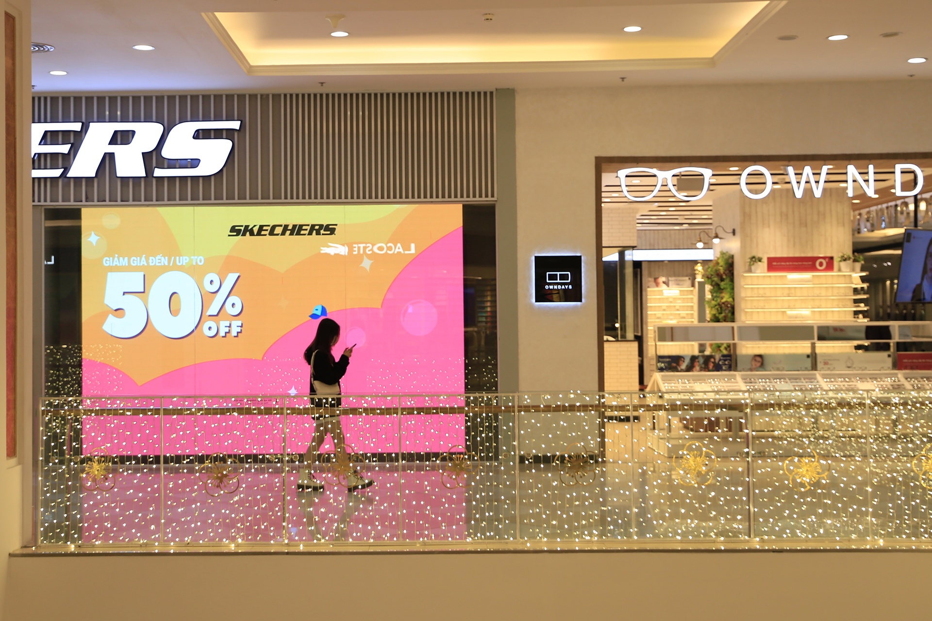 an uong trong trung tam thuong mai anh 10