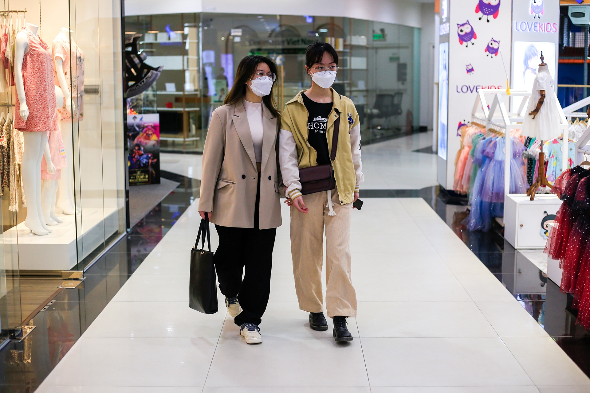 Trung tam thuong mai o Ha Noi vang ve hinh anh