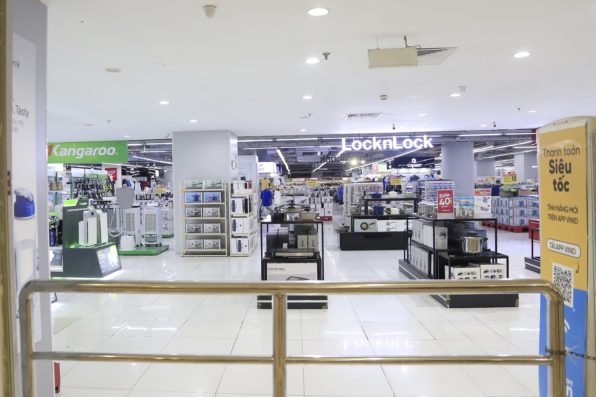 an uong trong trung tam thuong mai anh 11