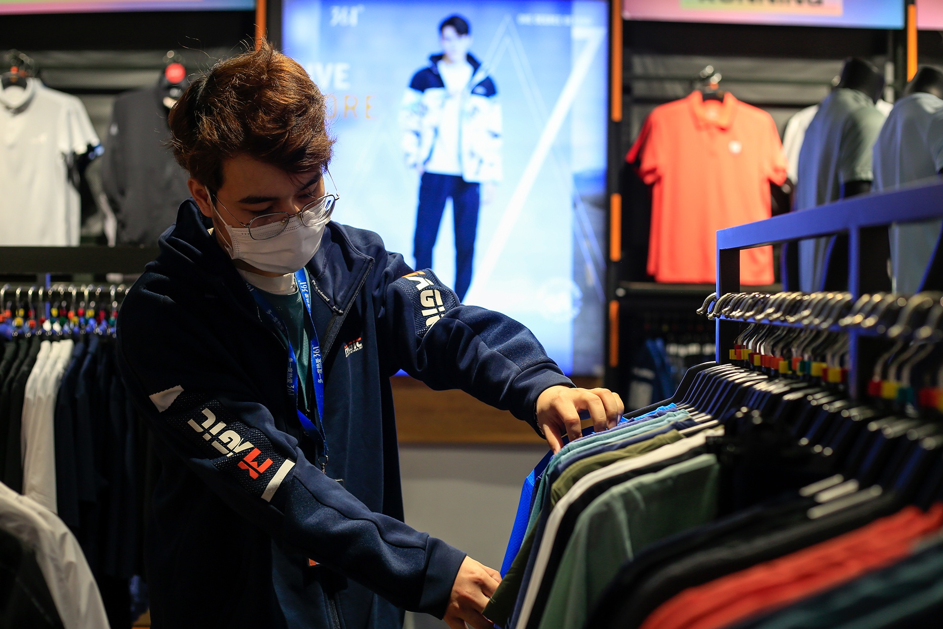 an uong trong trung tam thuong mai anh 14