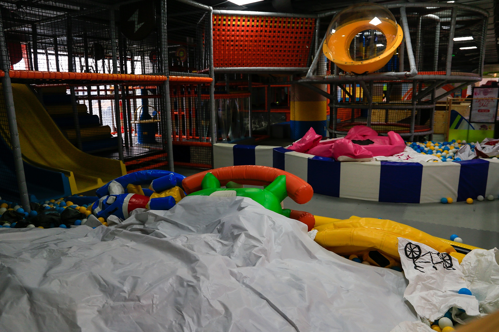 an uong trong trung tam thuong mai anh 5