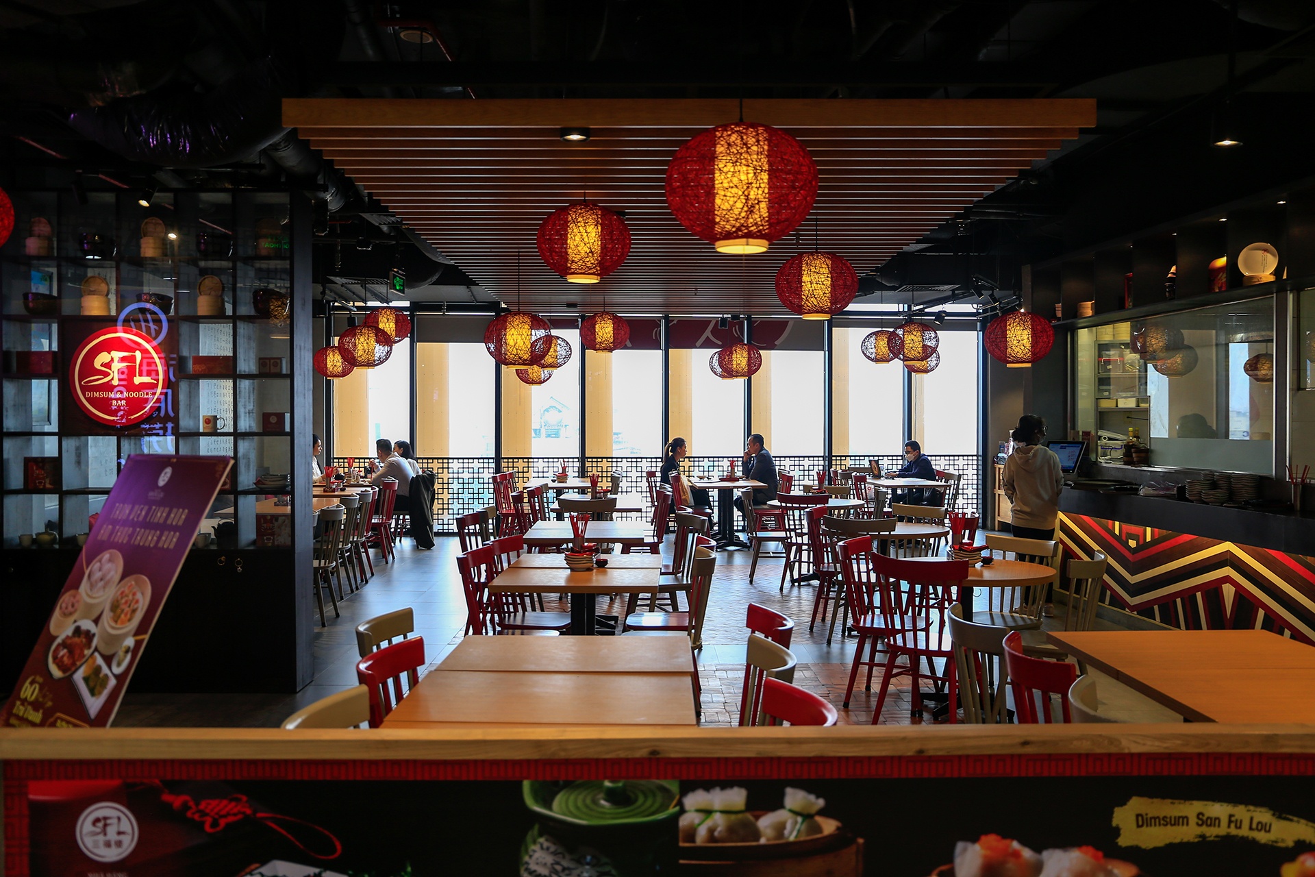 an uong trong trung tam thuong mai anh 4