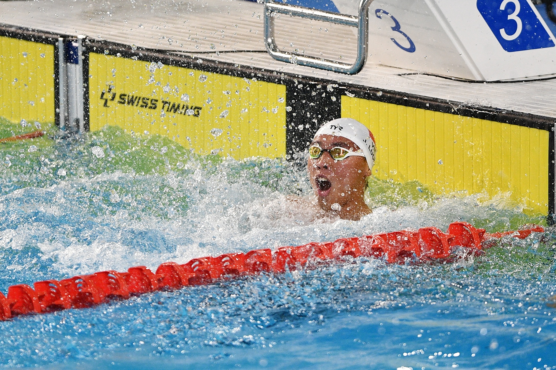 Huy Hoang doat hai huy chuong vang boi loi anh 3