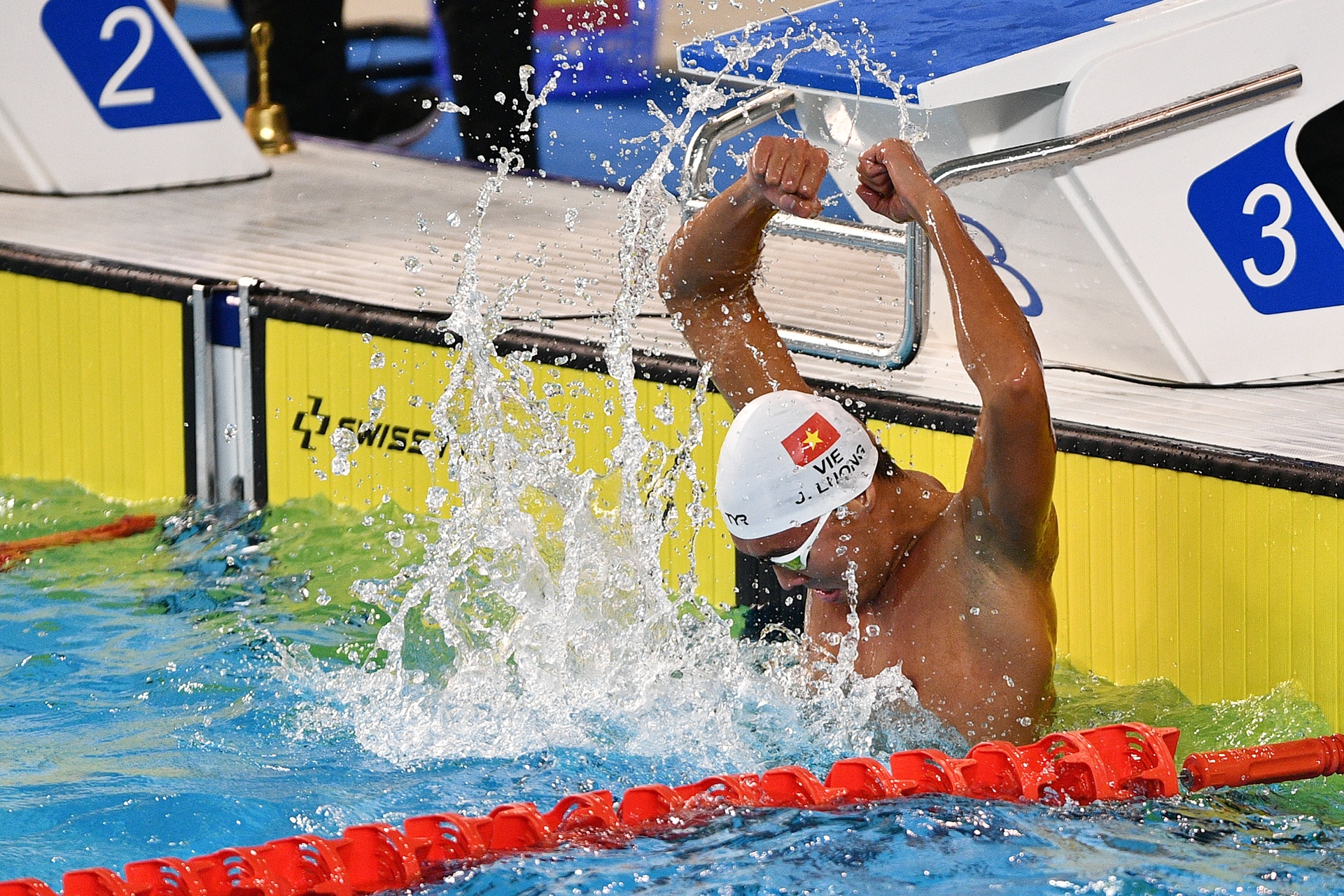 Huy Hoang doat hai huy chuong vang boi loi anh 2