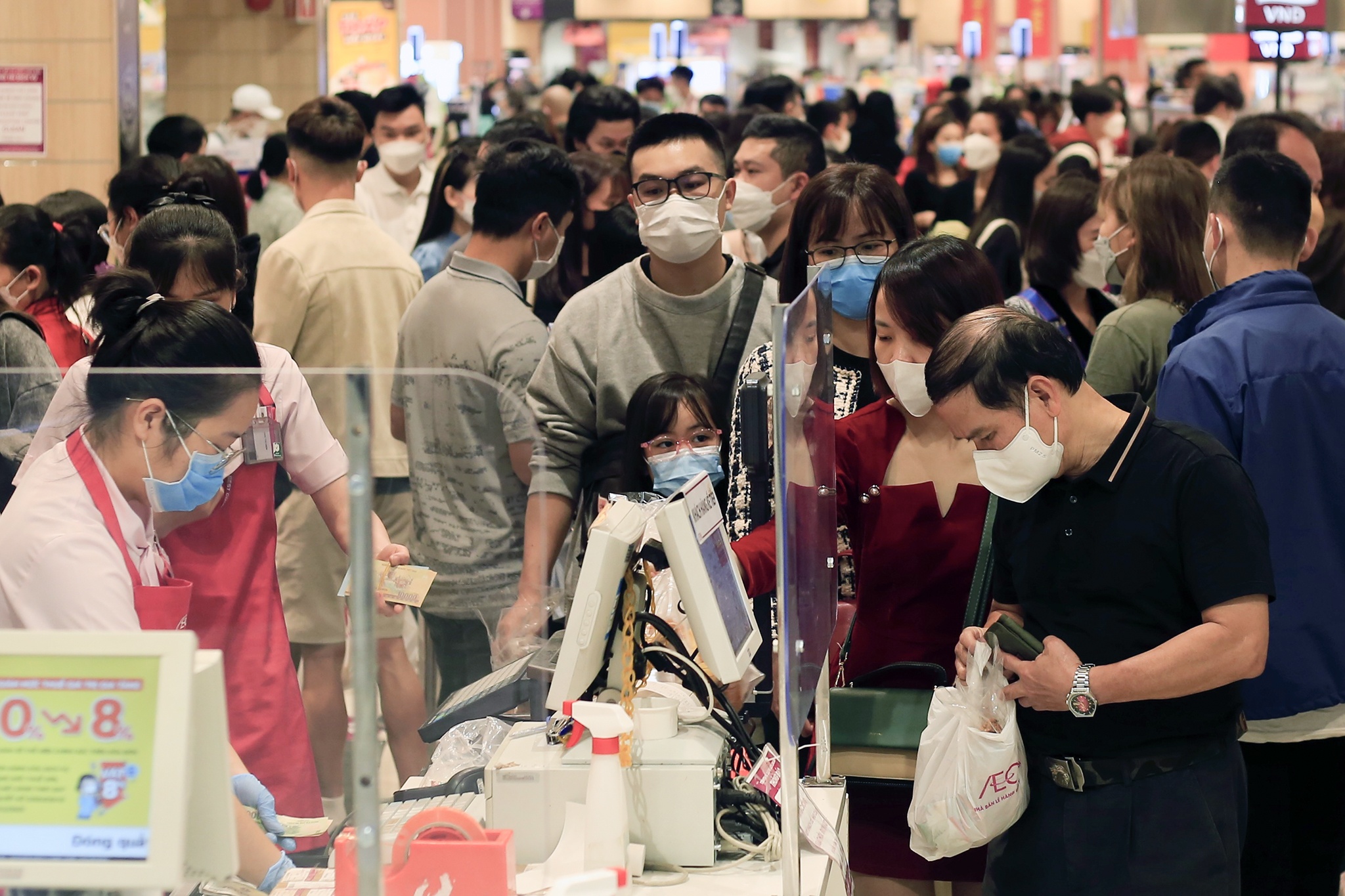 mua sam ngay cuoi tuan sau dai dich anh 1