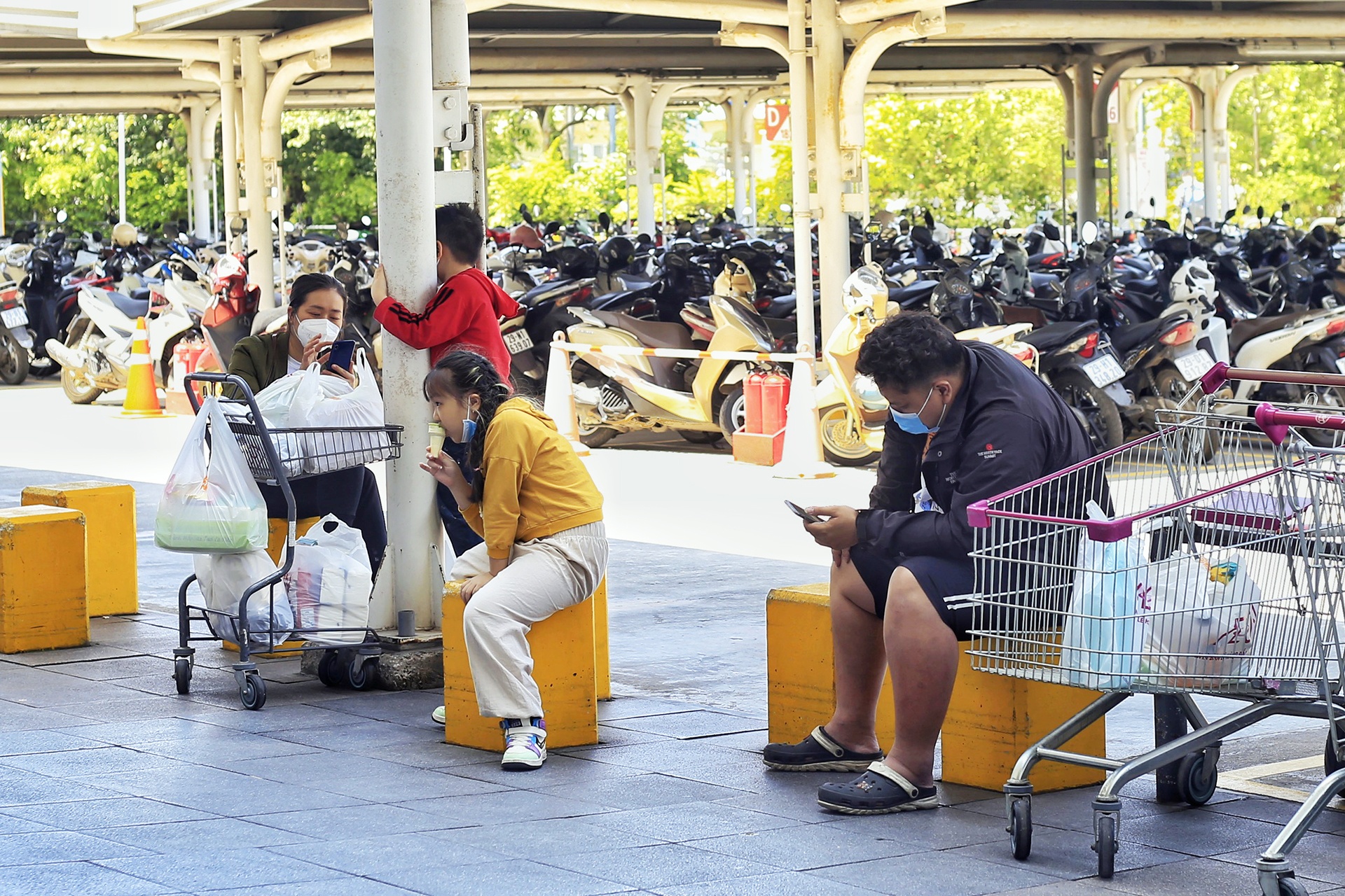 mua sam ngay cuoi tuan sau dai dich anh 12