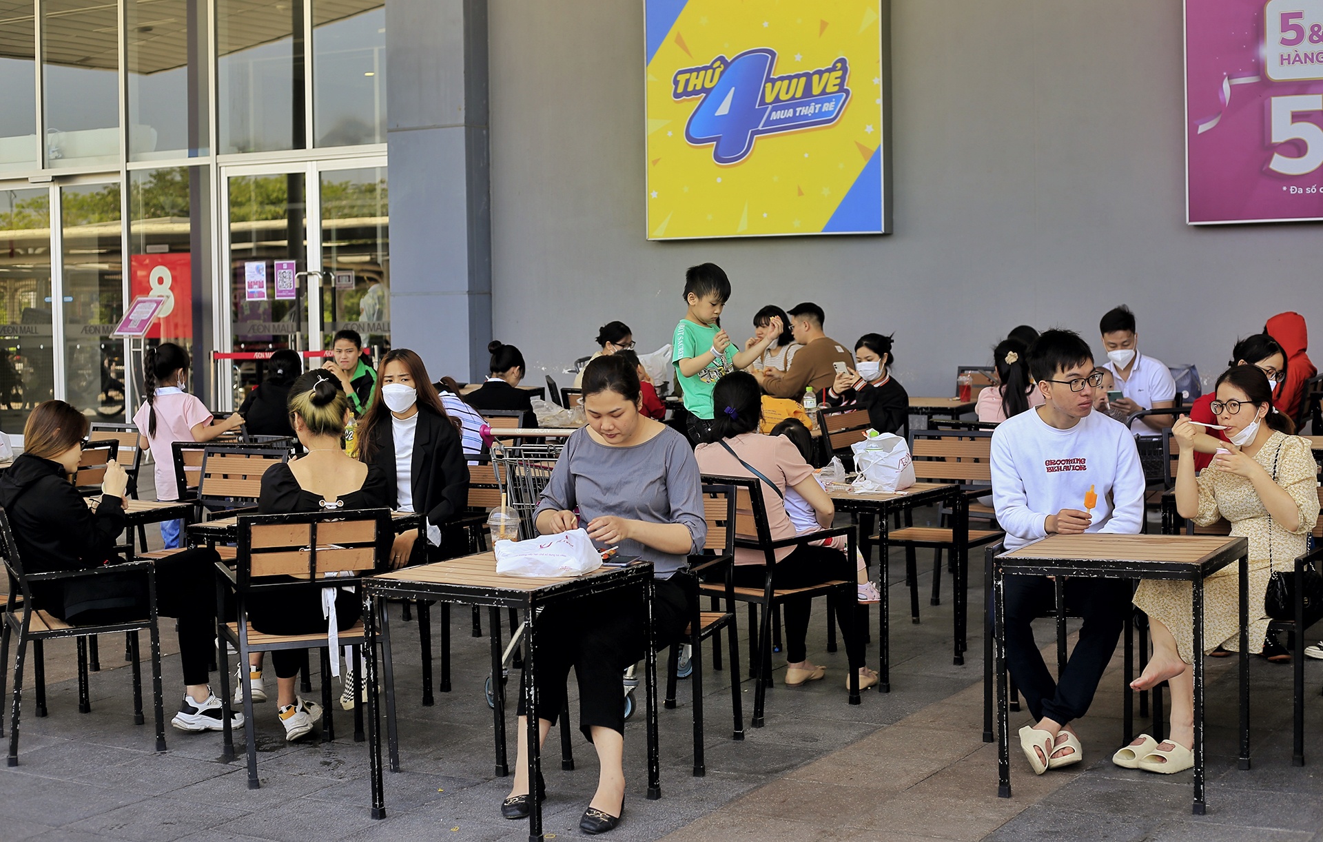 mua sam ngay cuoi tuan sau dai dich anh 10