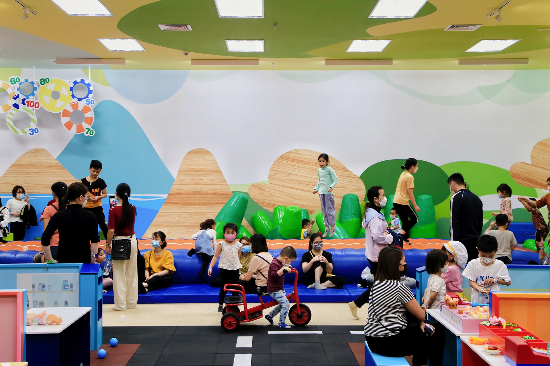 mua sam ngay cuoi tuan sau dai dich anh 4