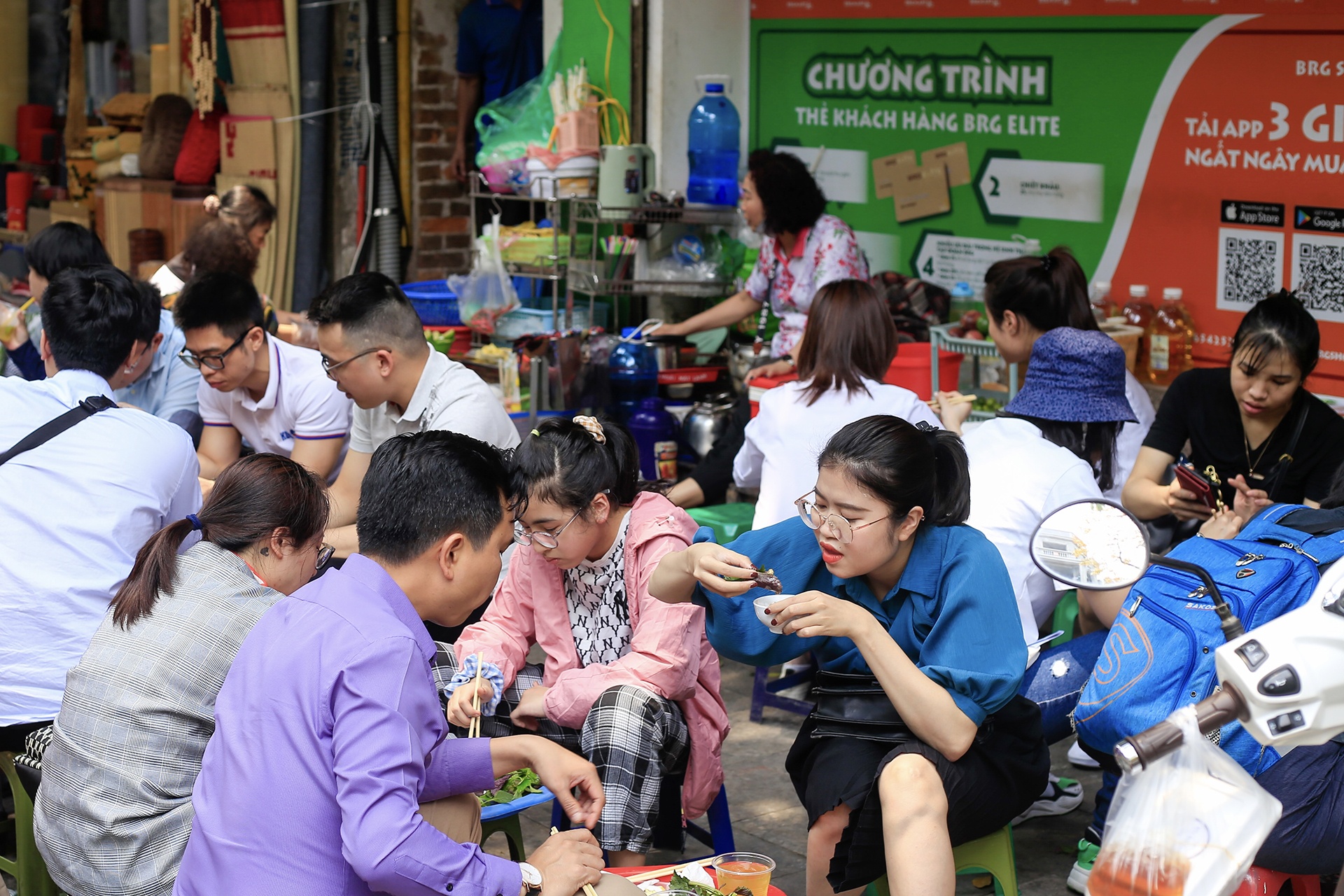 hang sua do hut khach Ha Noi anh 12
