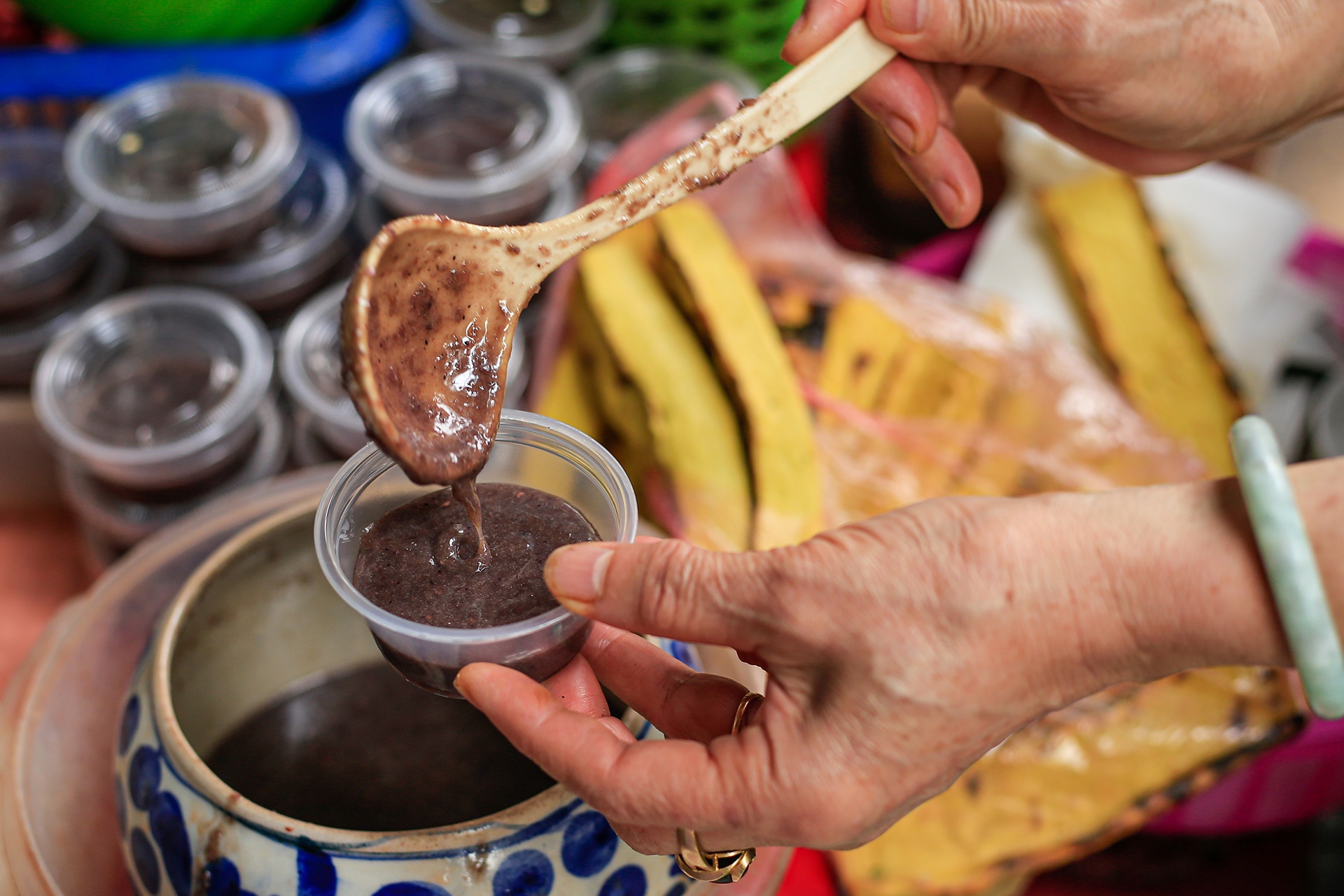 hang sua do hut khach Ha Noi anh 9