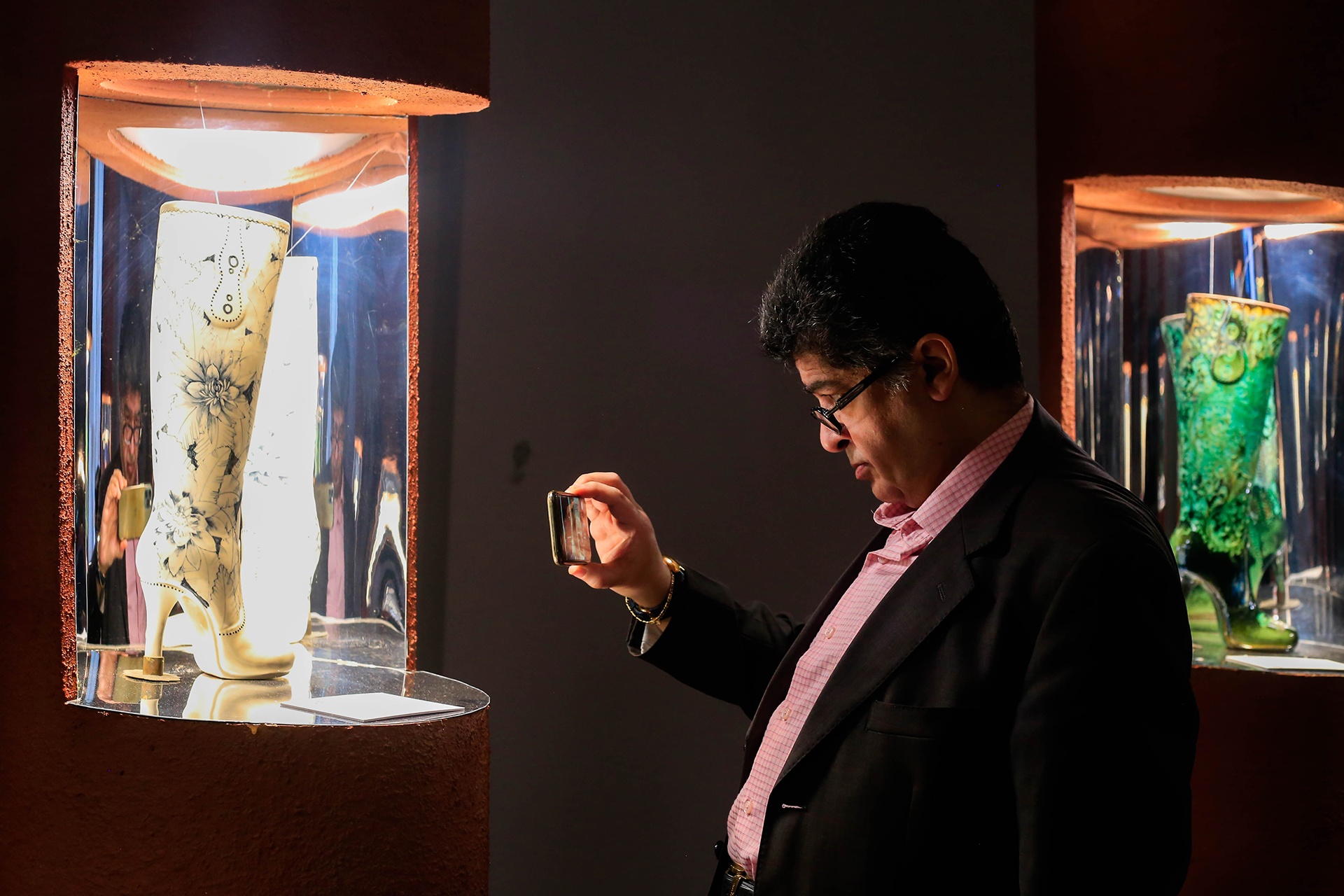 trien lam giay gom anh 10