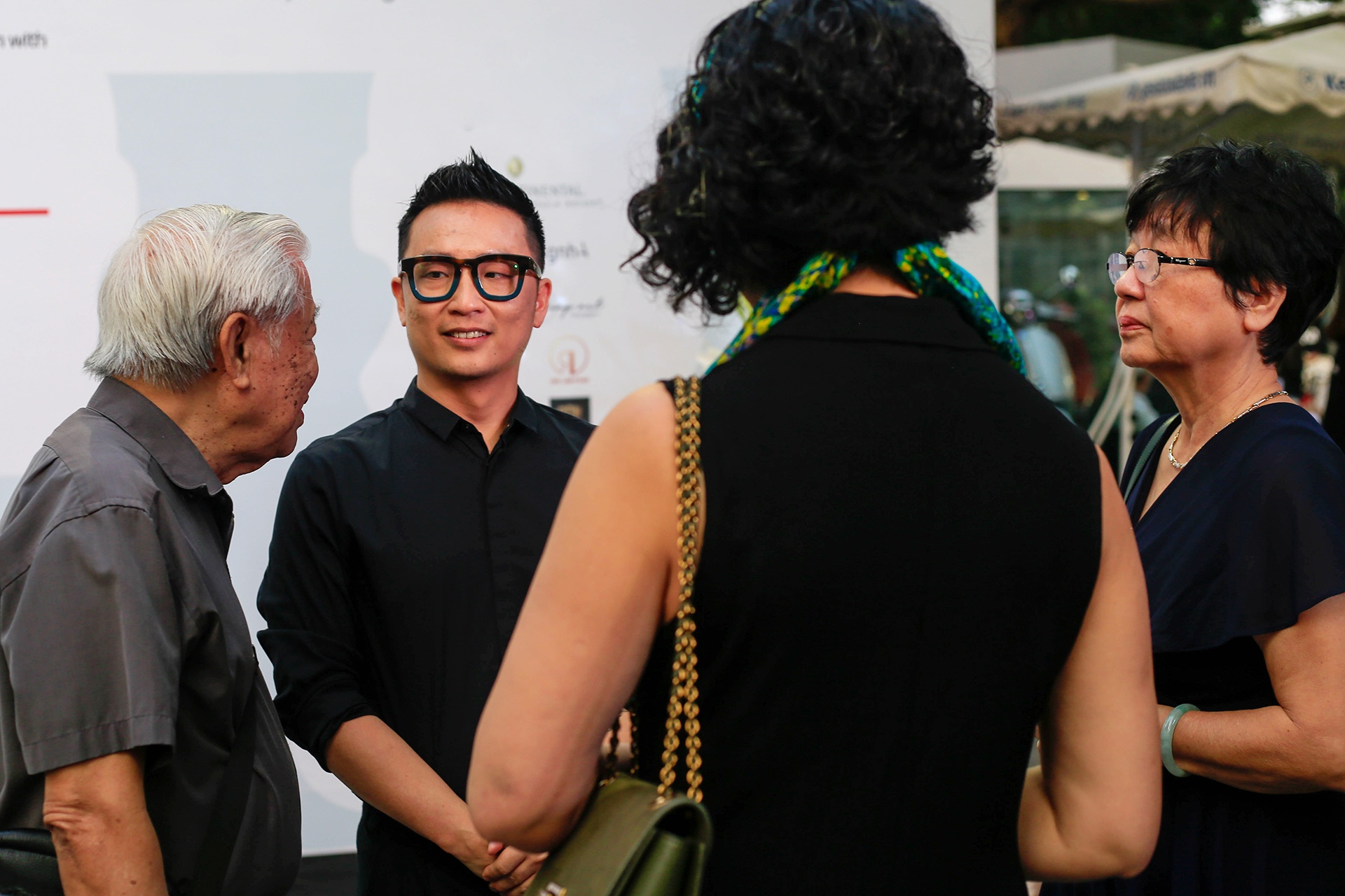 trien lam giay gom anh 3