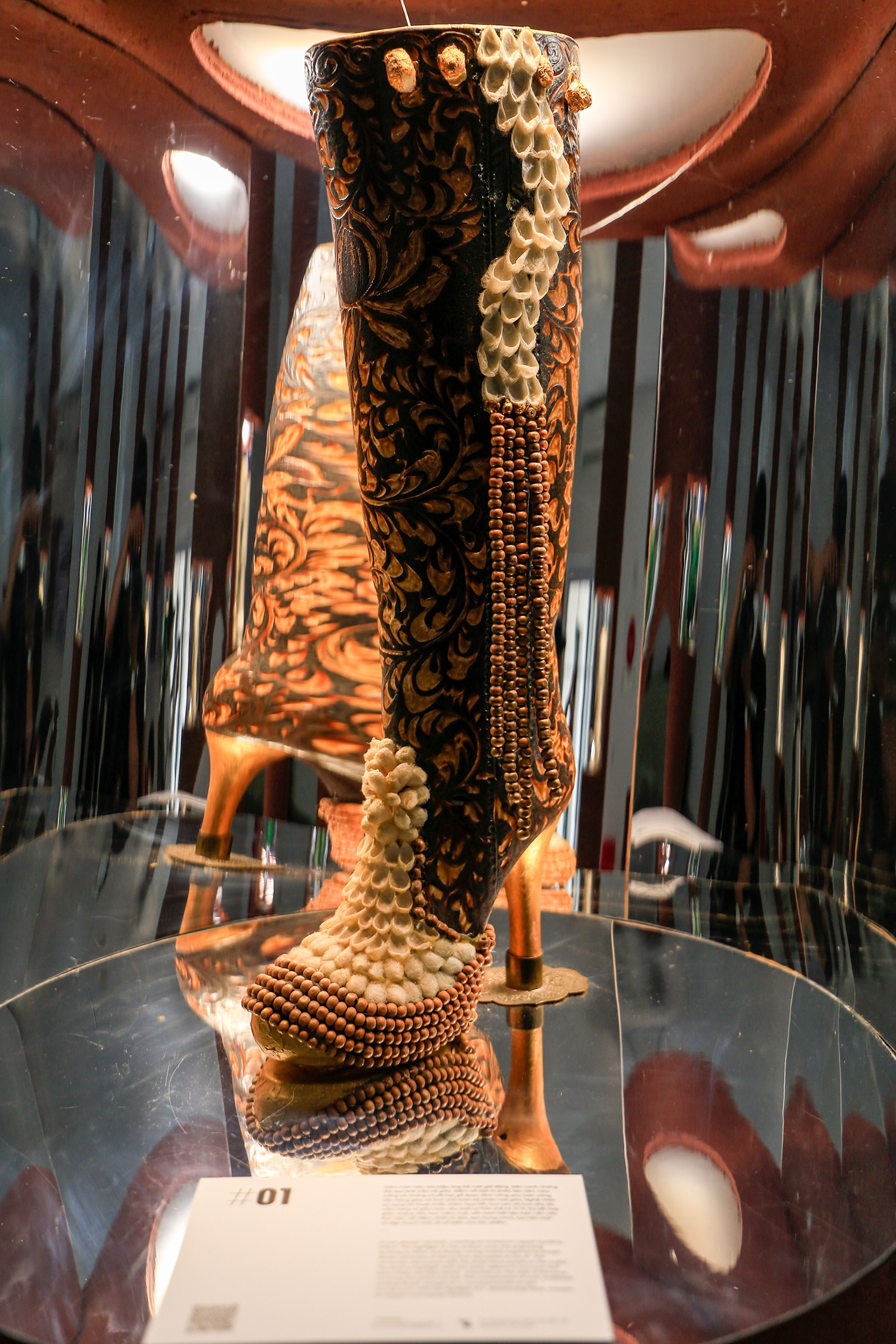 trien lam giay gom anh 5