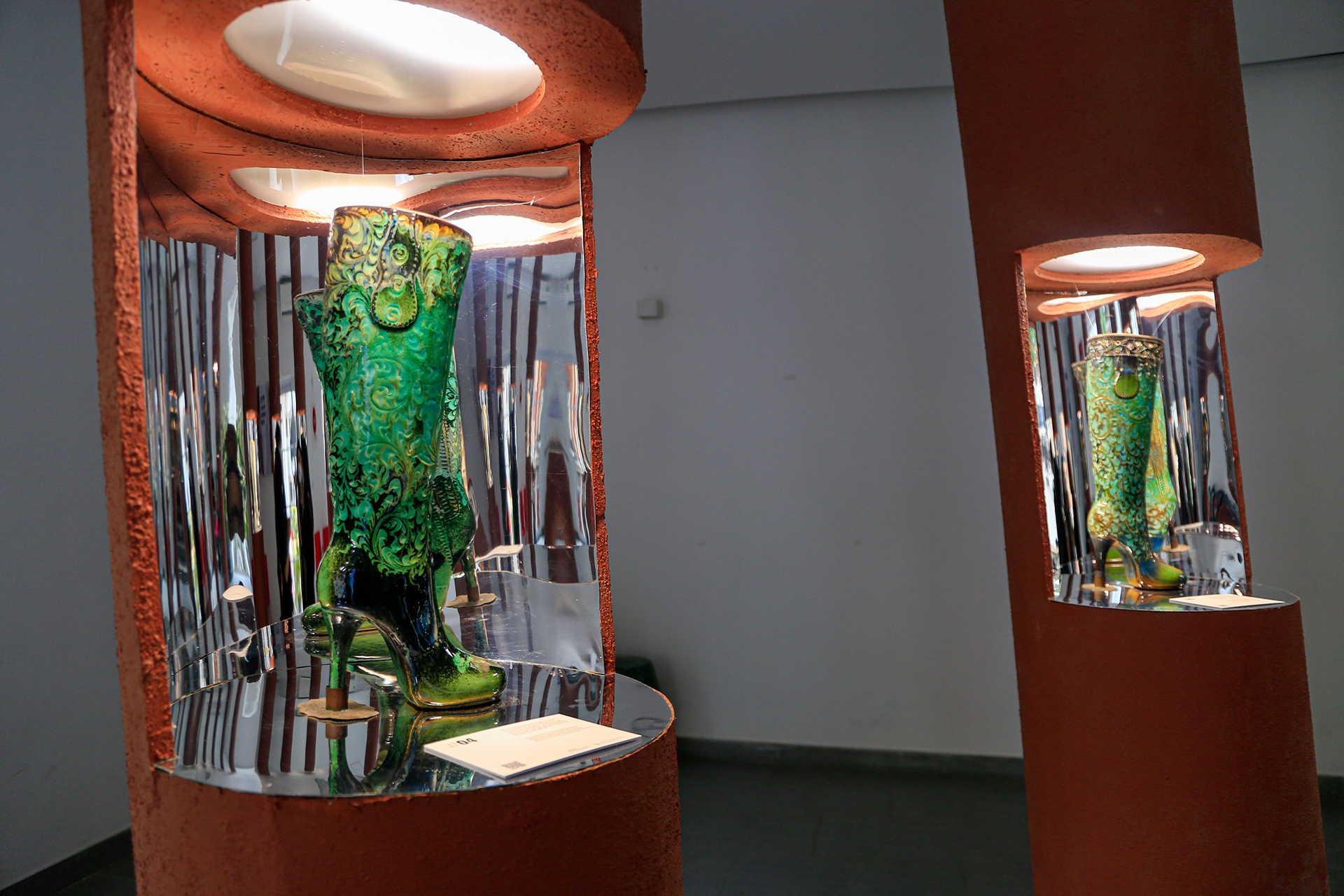 trien lam giay gom anh 6