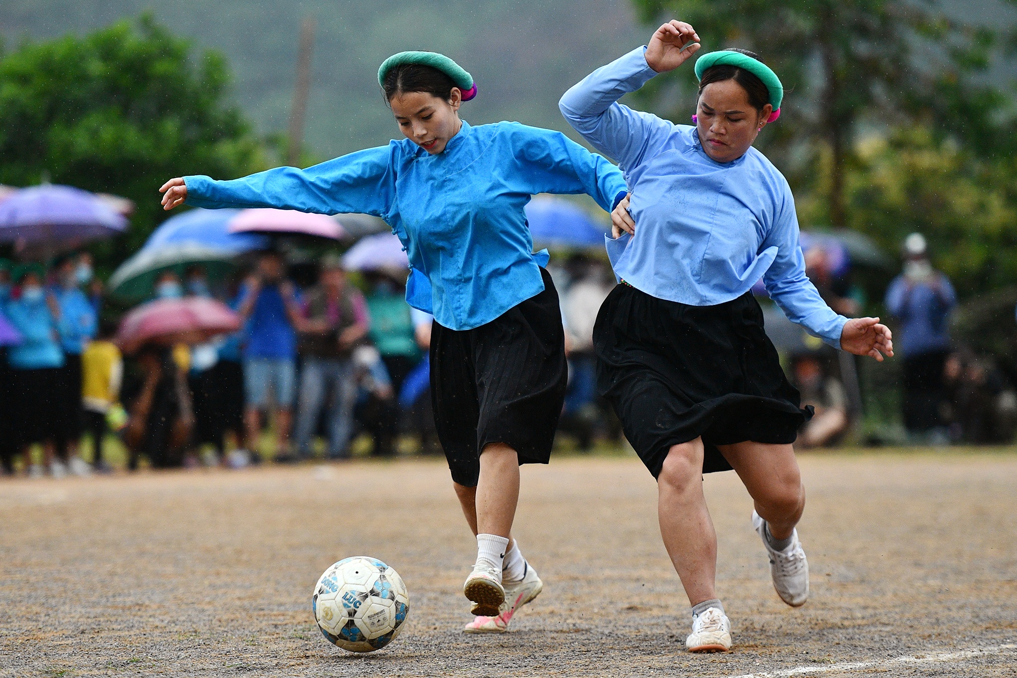 giai da bong nu o nu Binh Lieu anh 9