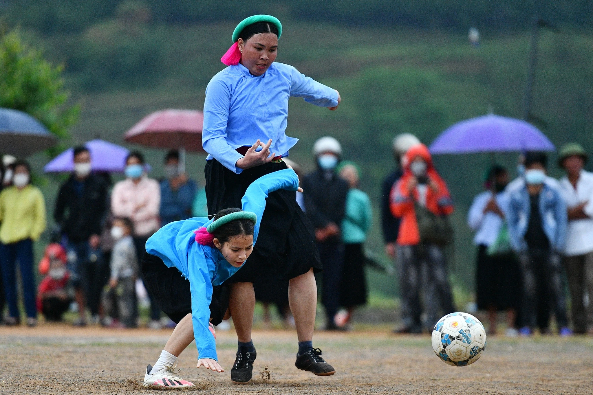 giai da bong nu o nu Binh Lieu anh 18